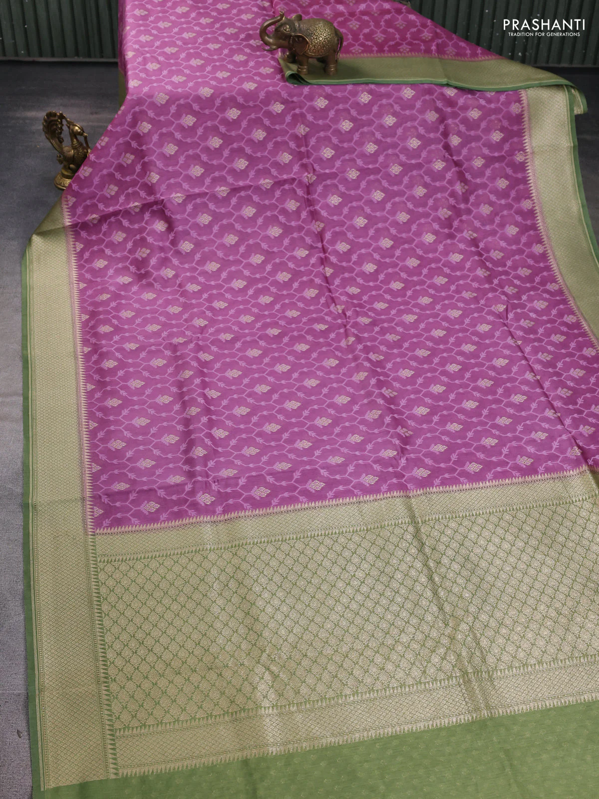 Banarasi silk cotton saree mauve pink and light green with allover thread weaves & zari woven buttas and zari woven border - Image 2