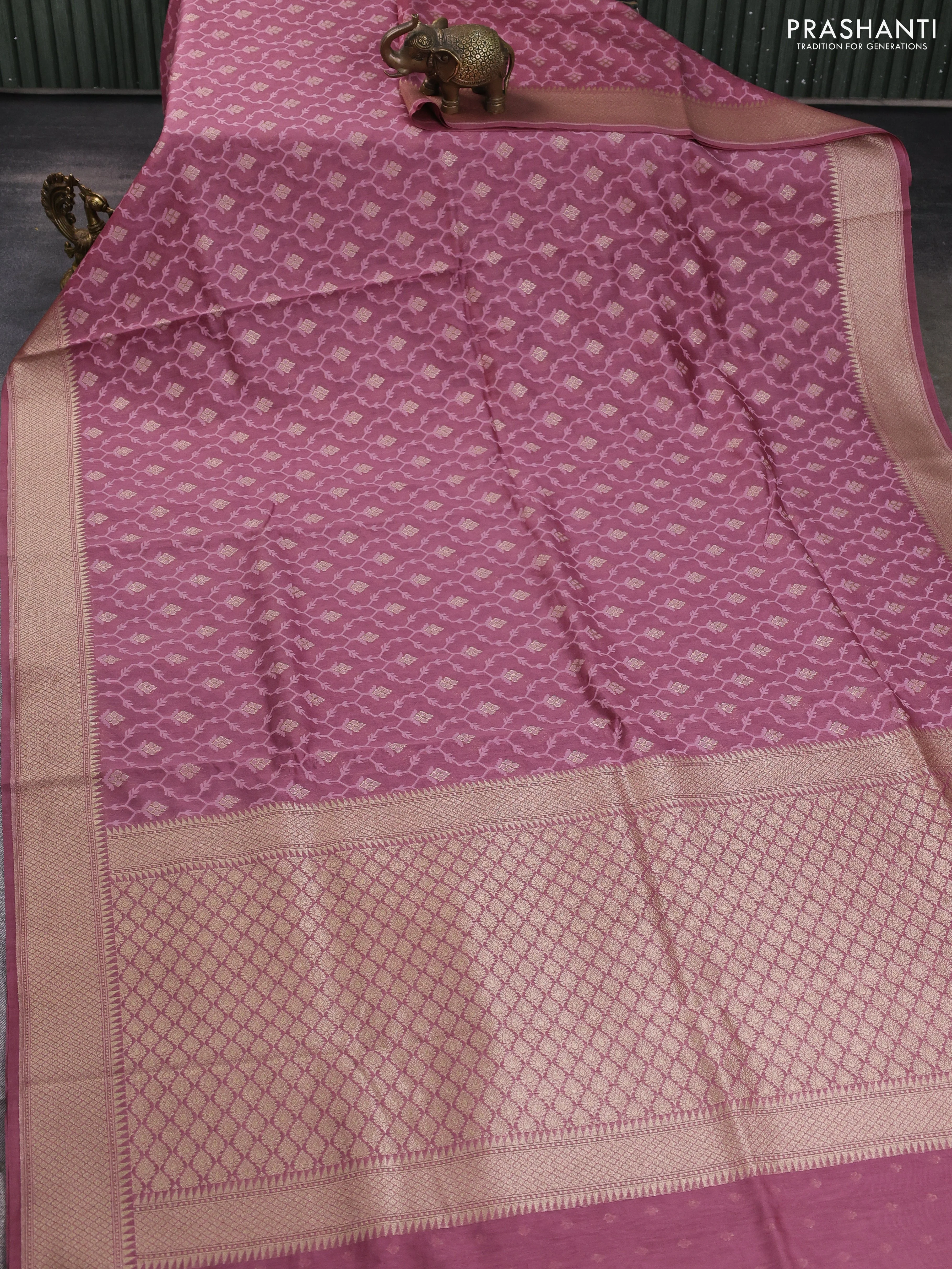 Banarasi silk cotton saree mauve pink with allover thread weaves & zari woven buttas and zari woven border - Image 2