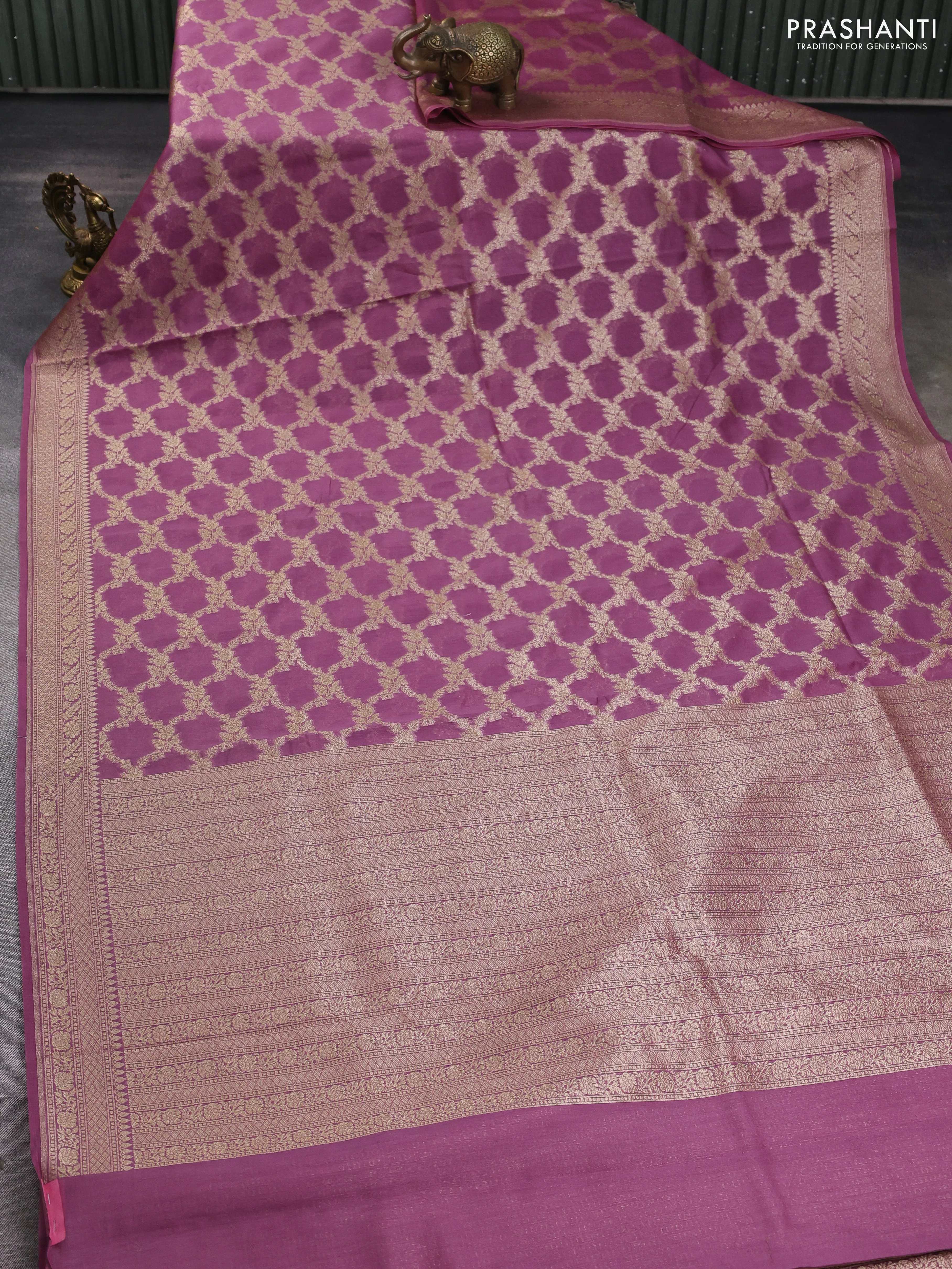Banarasi silk cotton saree mauve pink with allover thread & zari weaves and woven border - Image 2