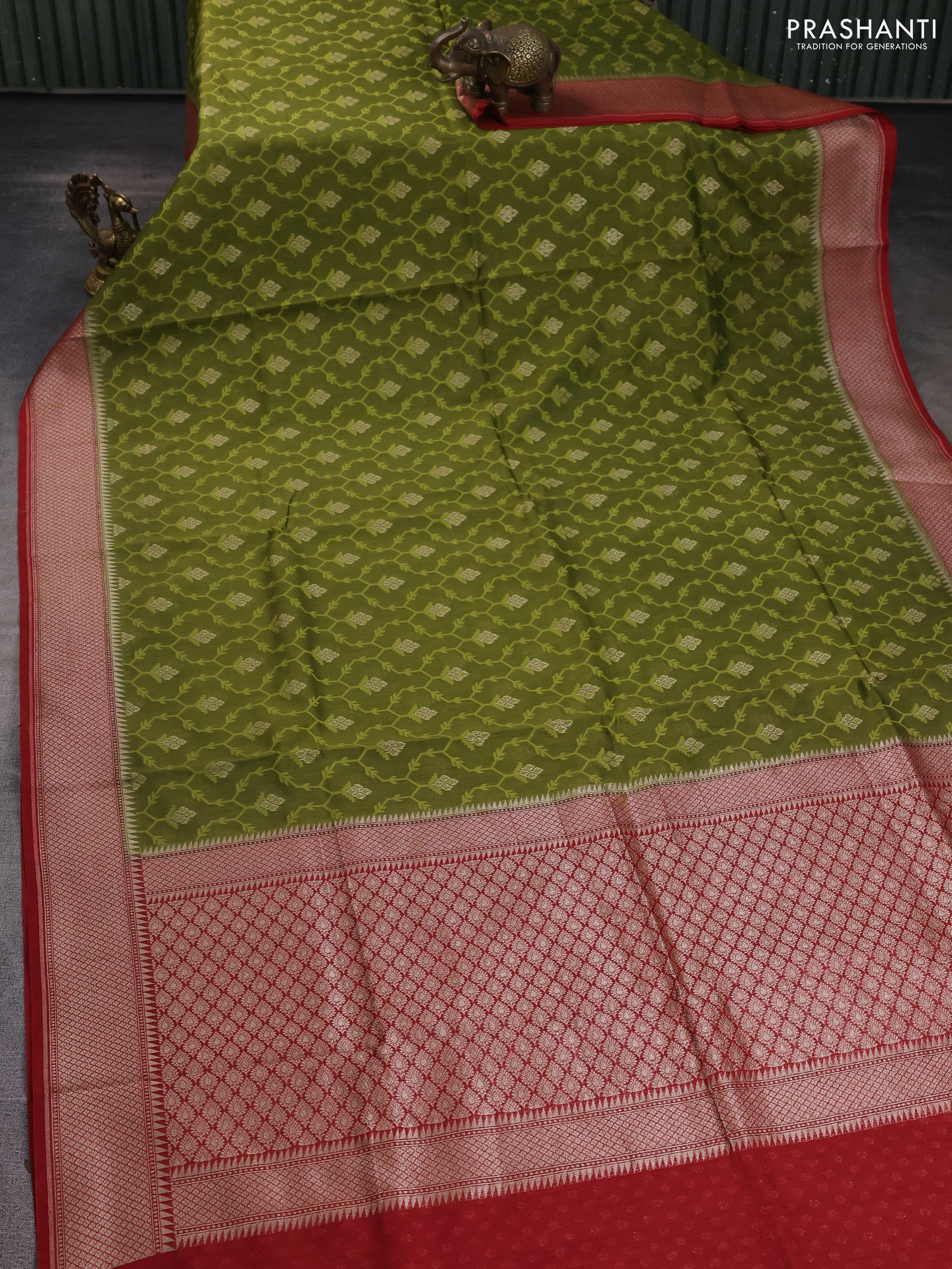 Banarasi silk cotton saree mehendi green and maroon with allover thread weaves & zari woven buttas and zari woven border - Image 2