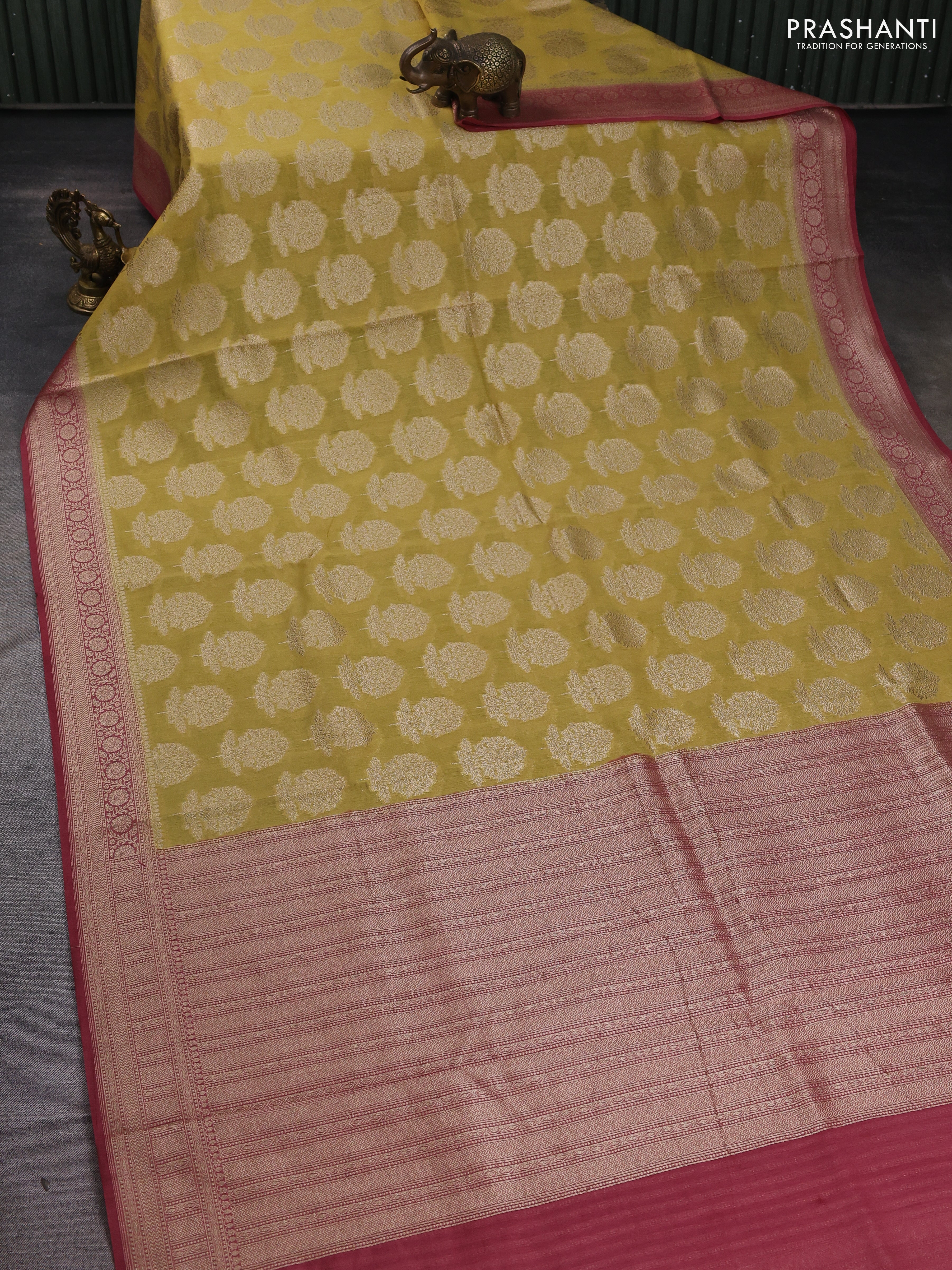 Banarasi silk cotton saree pale yellow and pastel maroon with allover zari woven buttas and zari woven border - Image 2