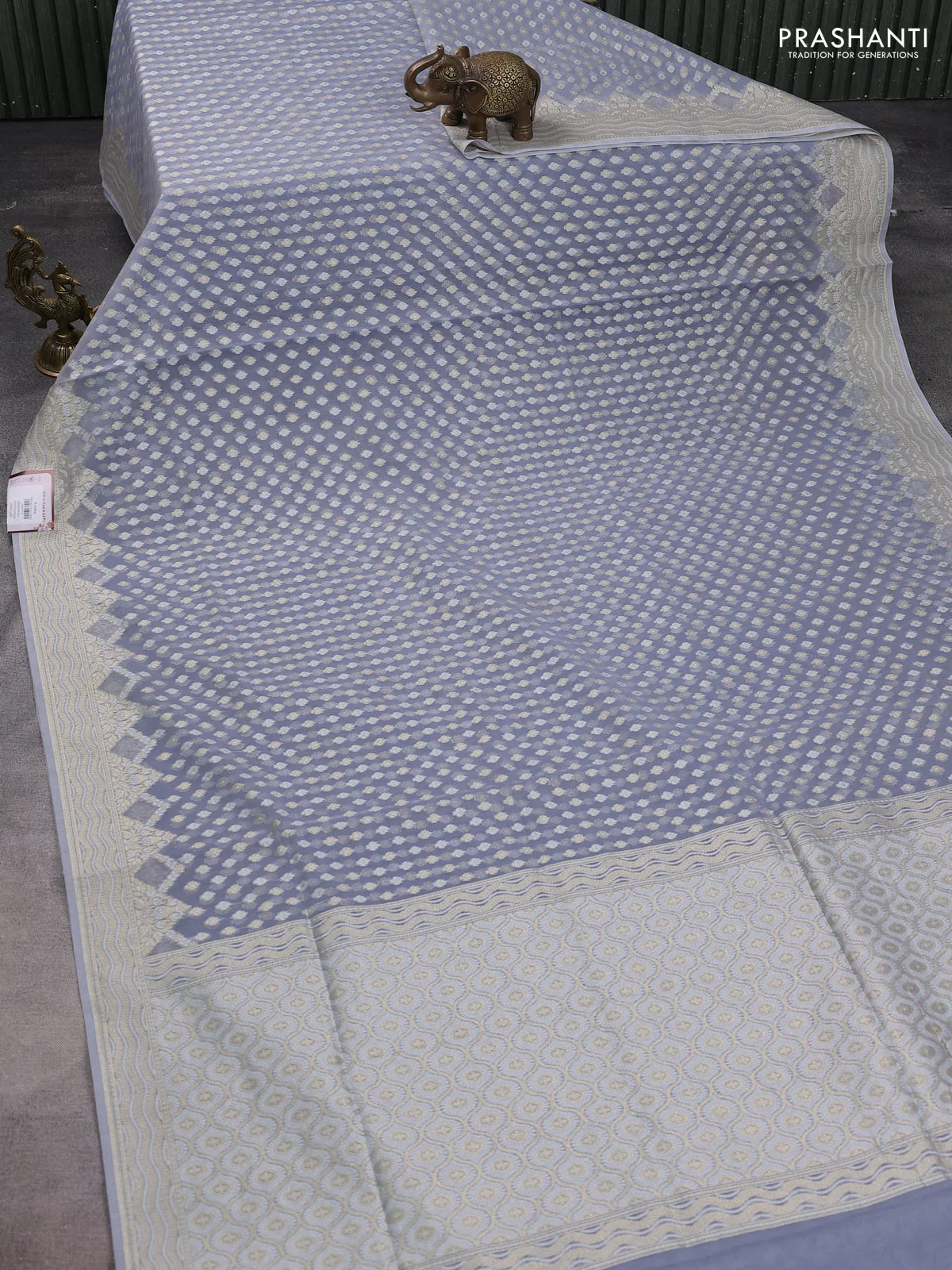 Banarasi silk cotton saree pastel grey with allover thread & zari woven buttas and thread & zari woven border - Image 2