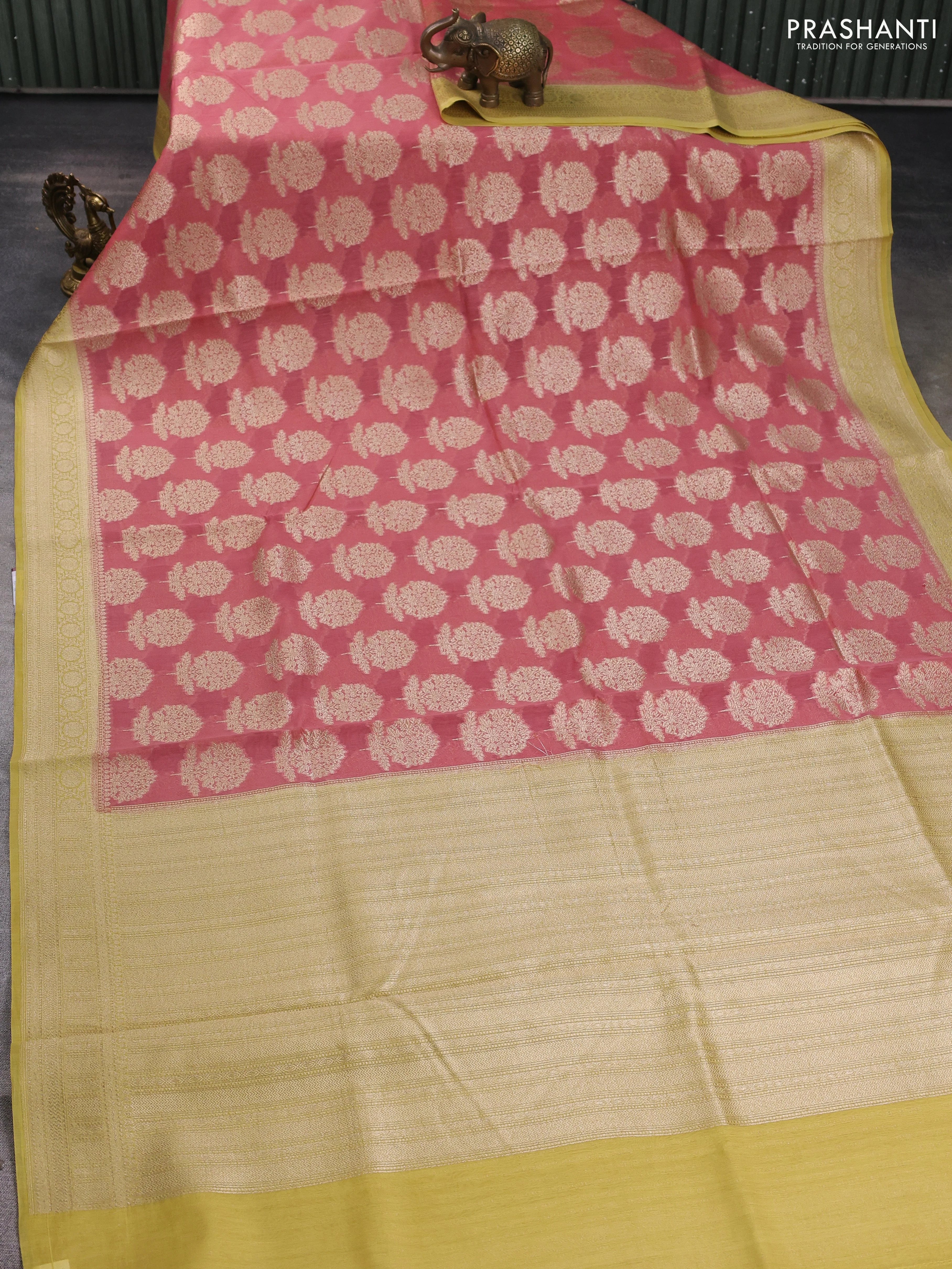 Banarasi silk cotton saree peach pink and pale yellow with allover zari woven buttas and zari woven border - Image 2