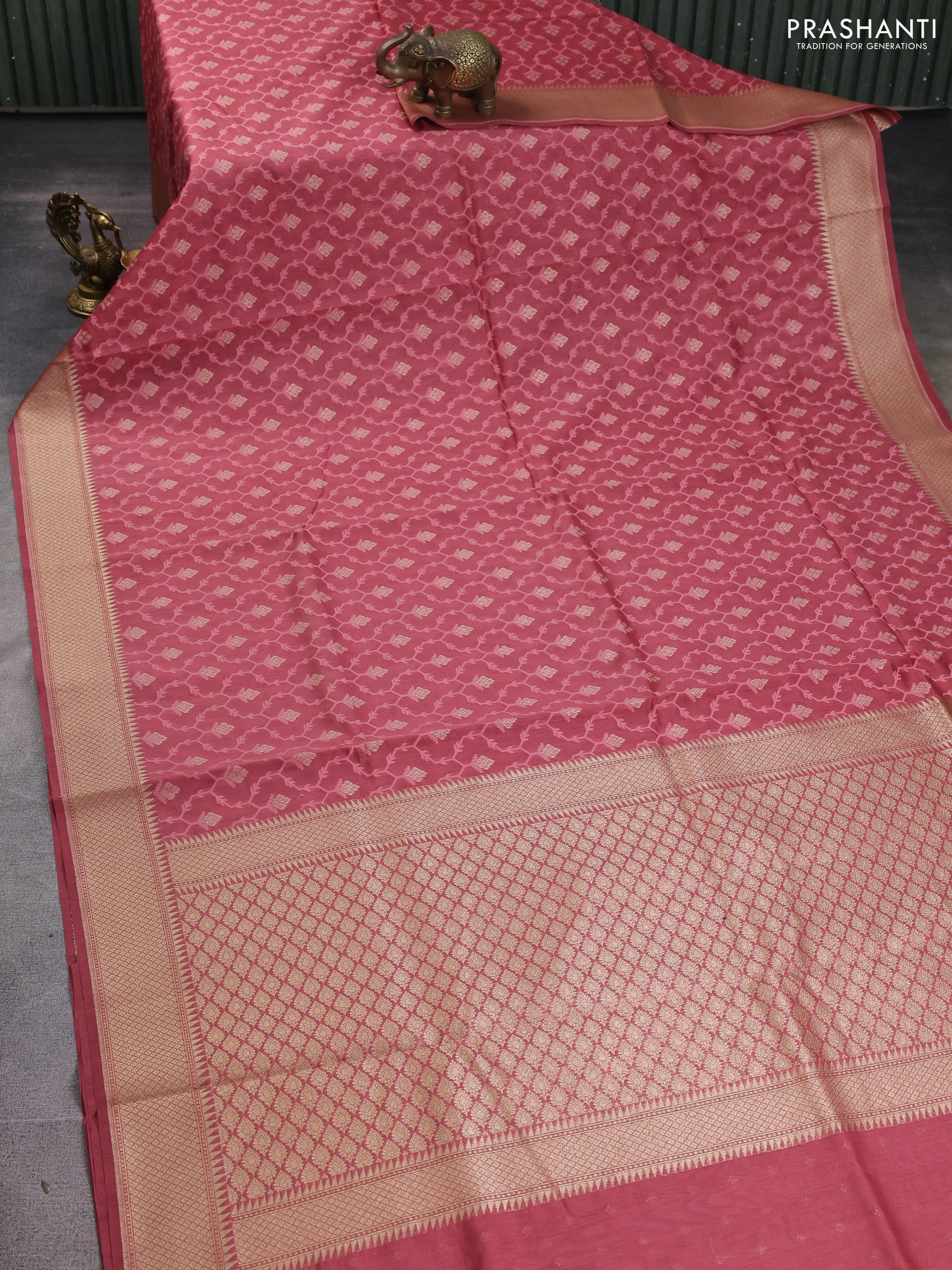 Banarasi silk cotton saree peach pink with allover thread weaves & zari woven buttas and zari woven border - Image 2