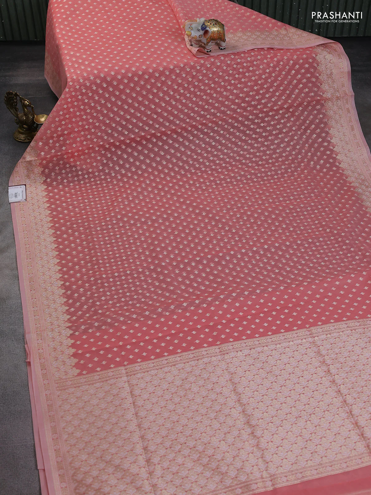 Banarasi silk cotton saree peach shade with allover thread & zari woven buttas and thread & zari woven border - Image 2