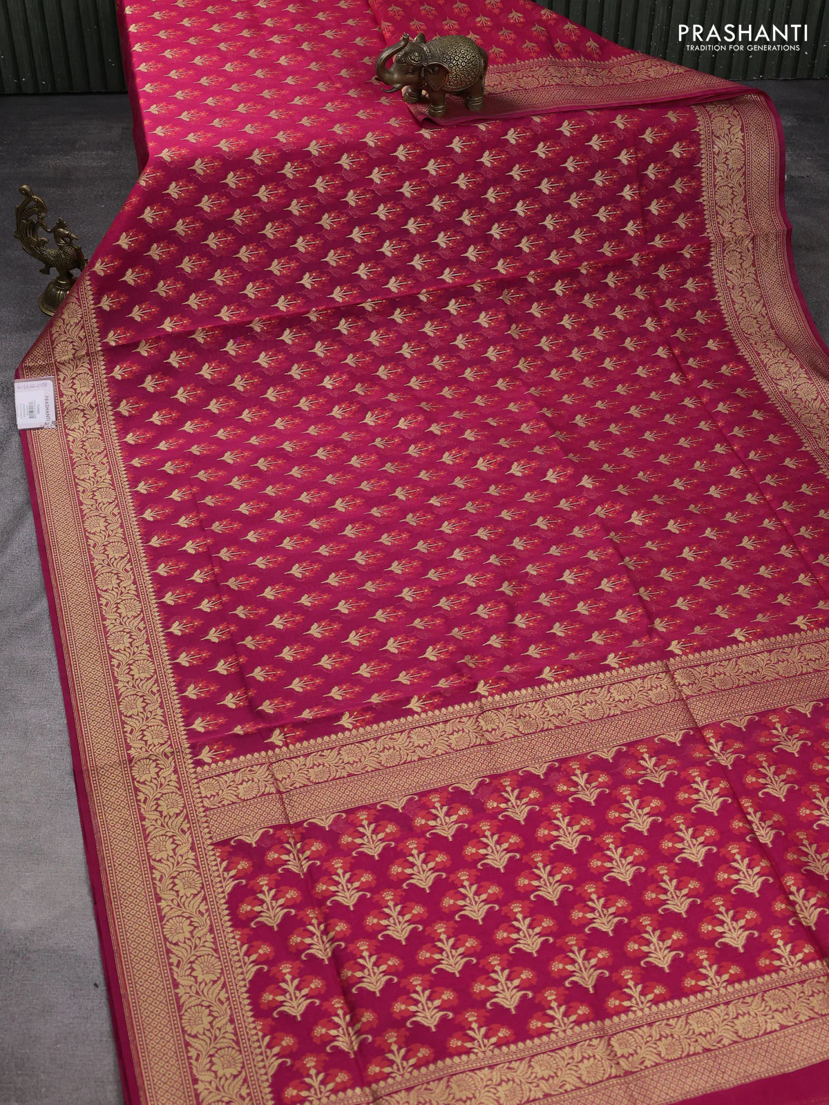 Banarasi silk cotton saree pink with allover floral thread & zari woven buttas and zari woven border - Image 2