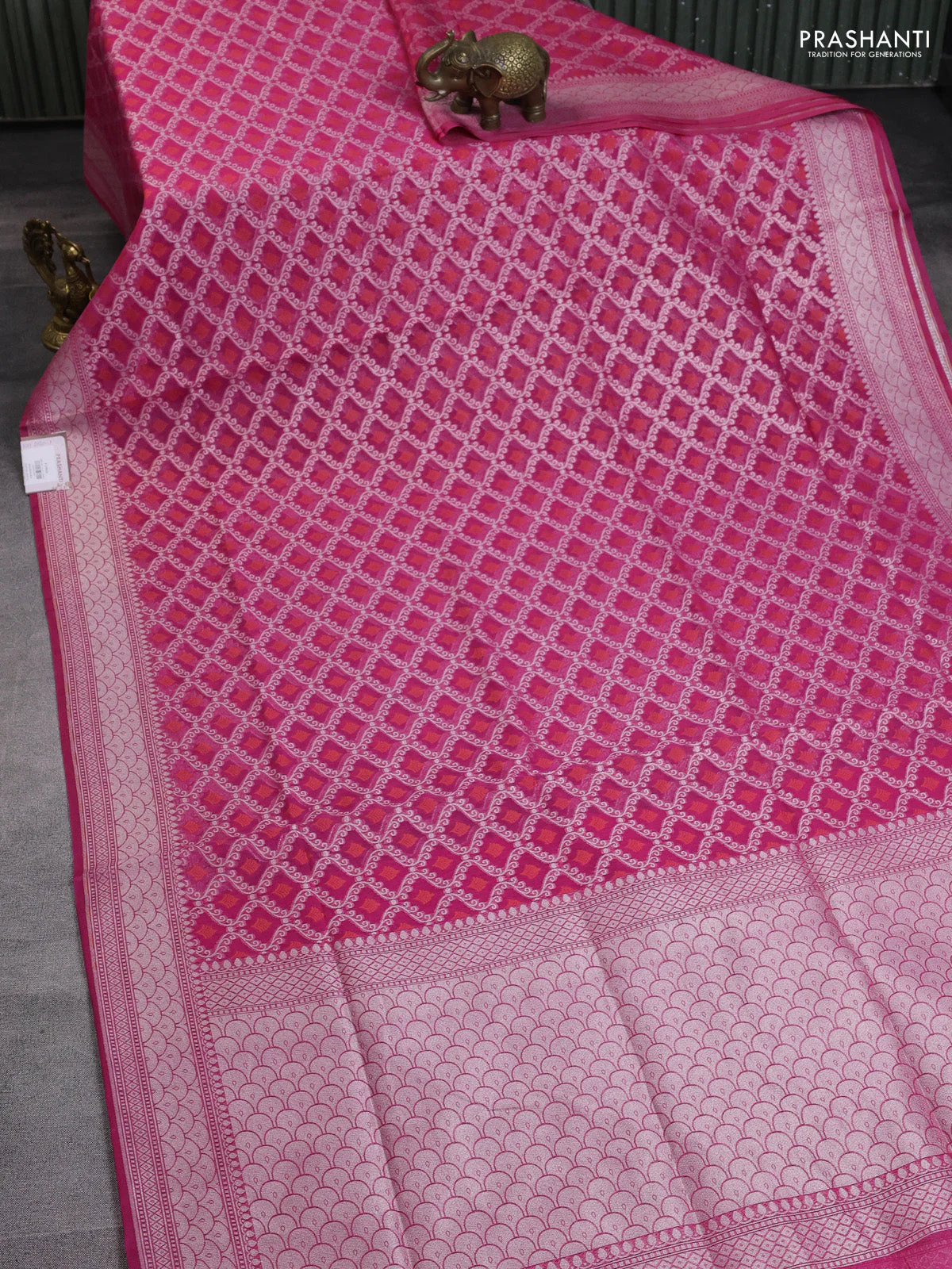 Banarasi silk cotton saree pink with allover zari weaves & thread woven buttas and zari woven border - Image 2