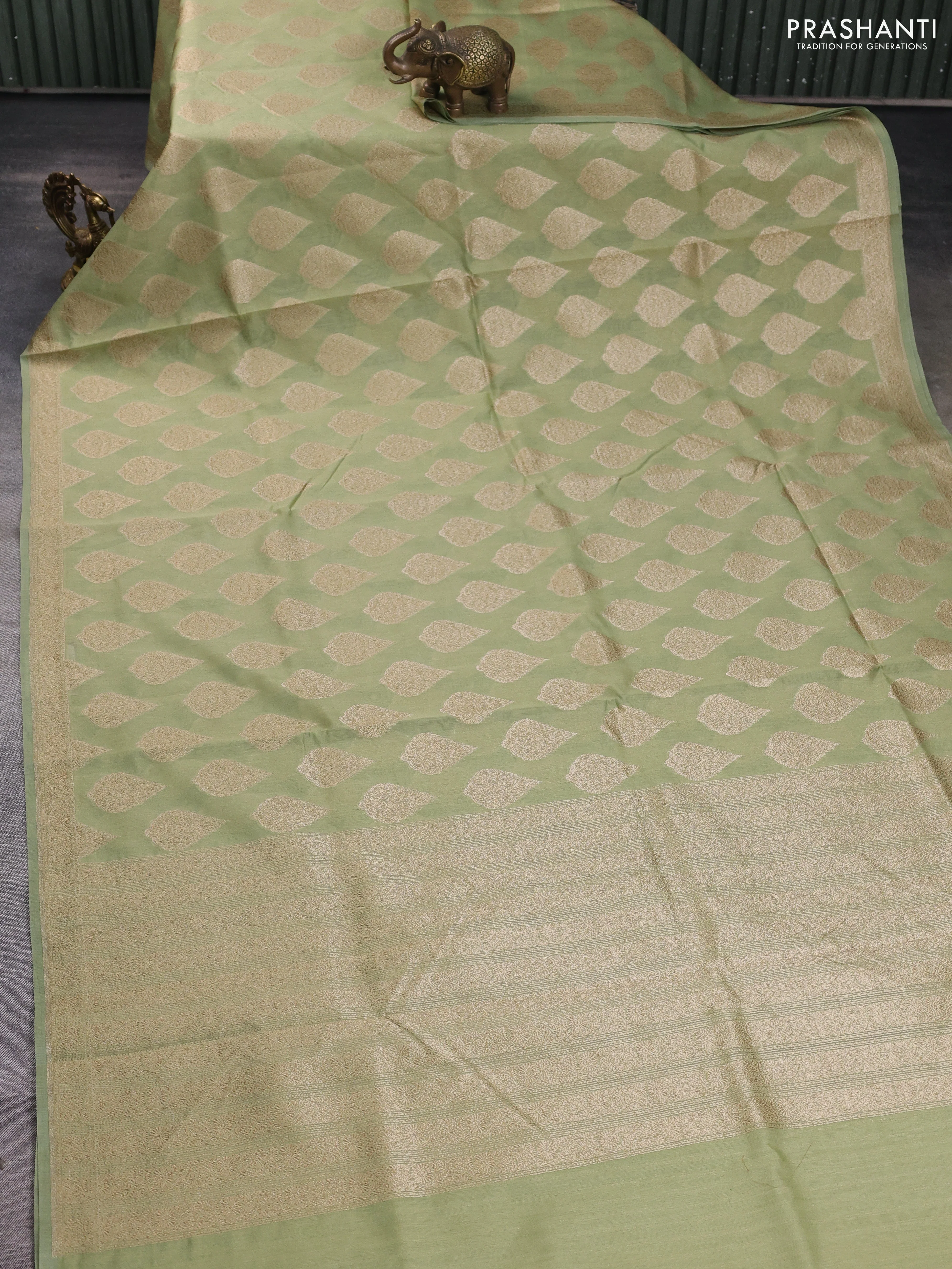 Banarasi silk cotton saree pista green with allover thread & zari woven buttas and woven border - Image 2