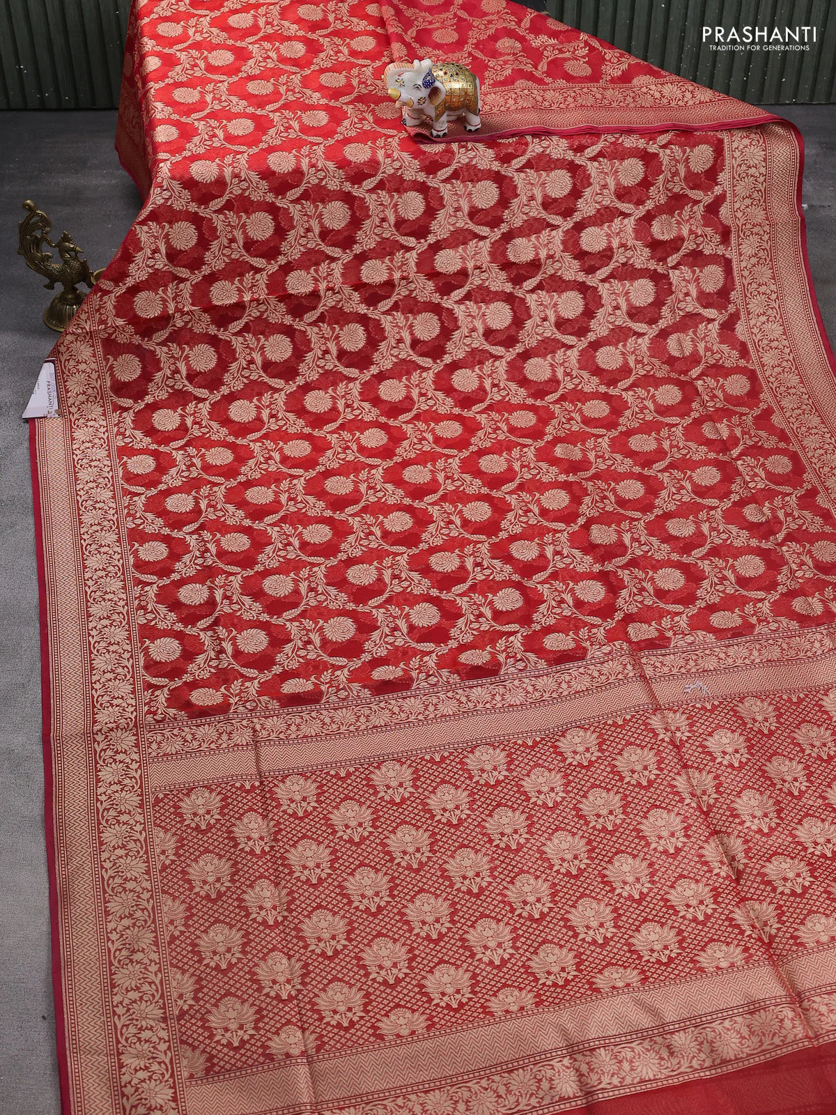 Banarasi silk cotton saree red with allover zari weaves and zari woven border - Image 2