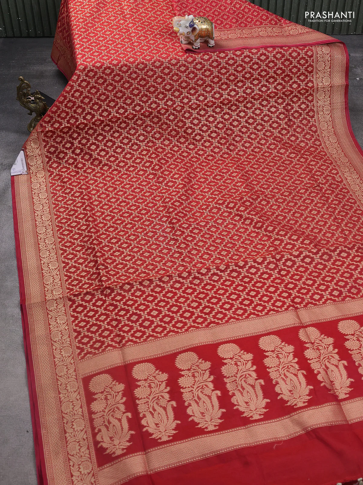 Banarasi silk cotton saree red with allover zari weaves and zari woven border - Image 2