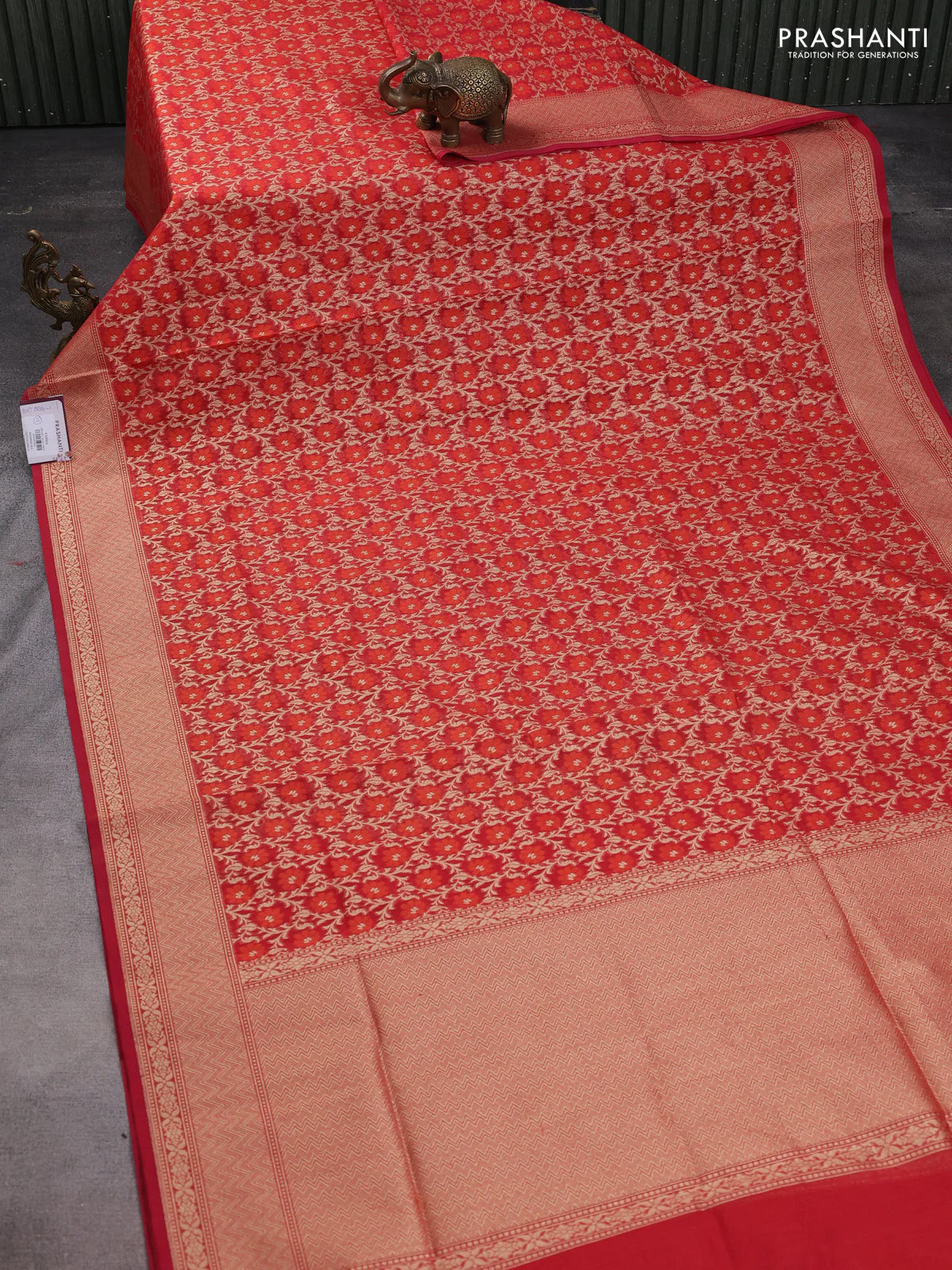 Banarasi silk cotton saree red with allover zari weaves and zari woven border - Image 2