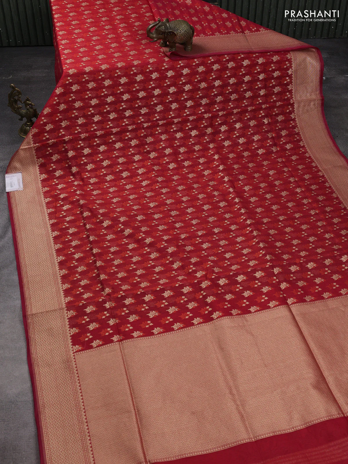Banarasi silk cotton saree red with allover zari woven buttas and temple zari woven border - Image 2