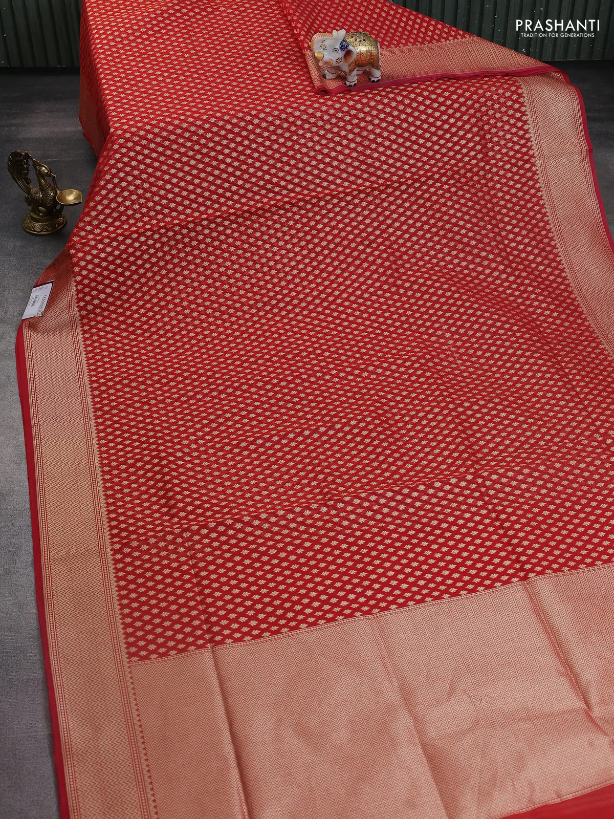 Banarasi silk cotton saree red with allover zari woven buttas and zari woven border - Image 2