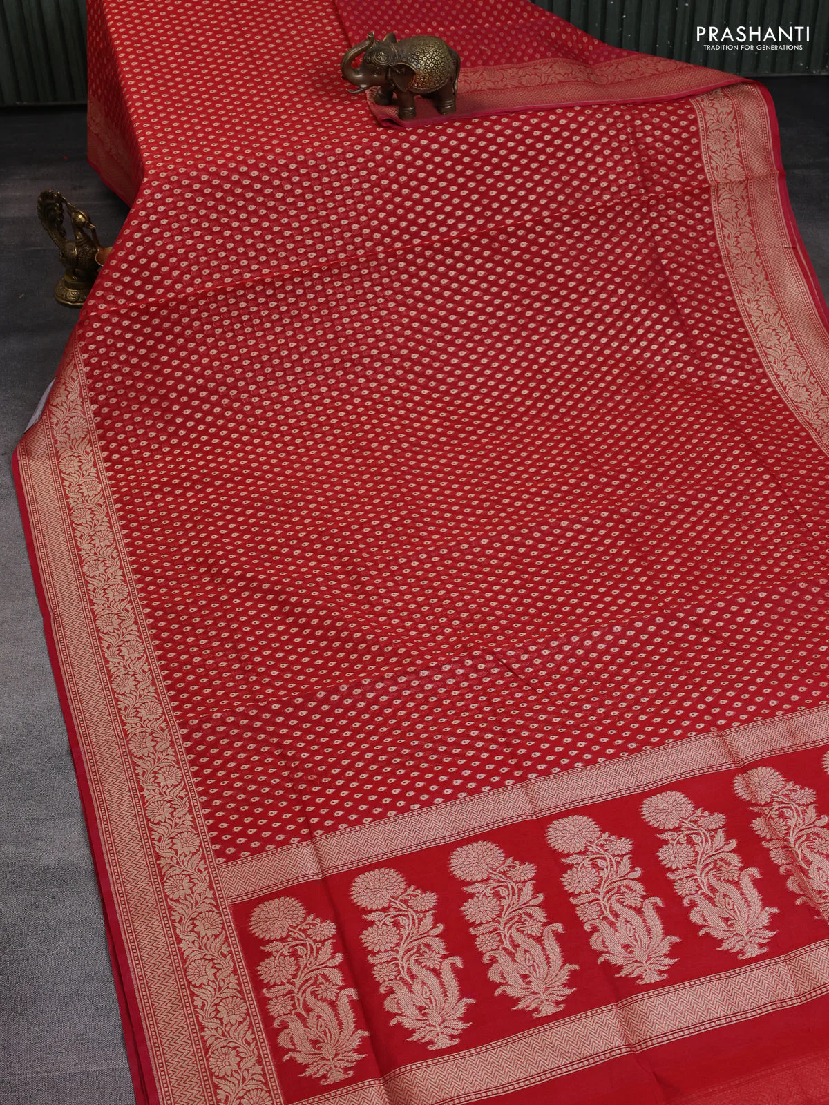 Banarasi silk cotton saree red with allover zari woven buttas and zari woven border - Image 2