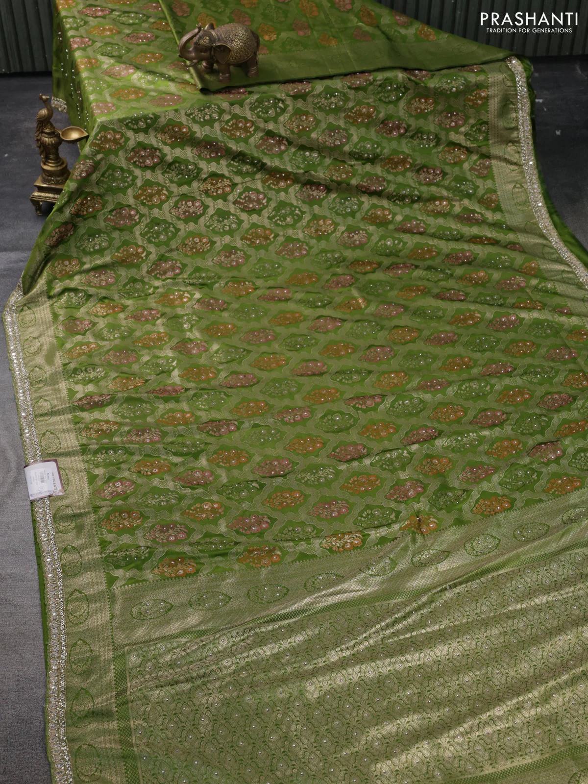 Banarasi silk saree mehendi green with allover zari woven brocade weaves and embroidery mirror work border - Image 2