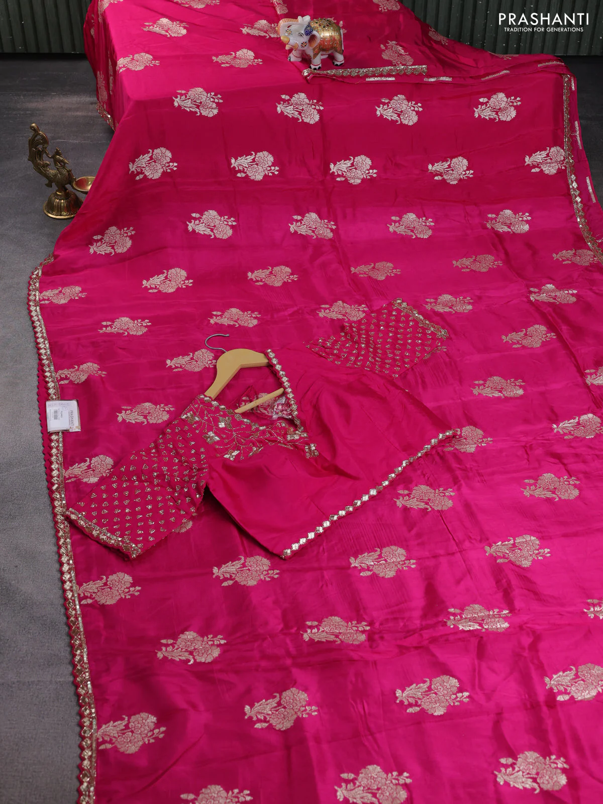 Banarasi silk saree pink with floral zari woven buttas and beaded work border - Image 7