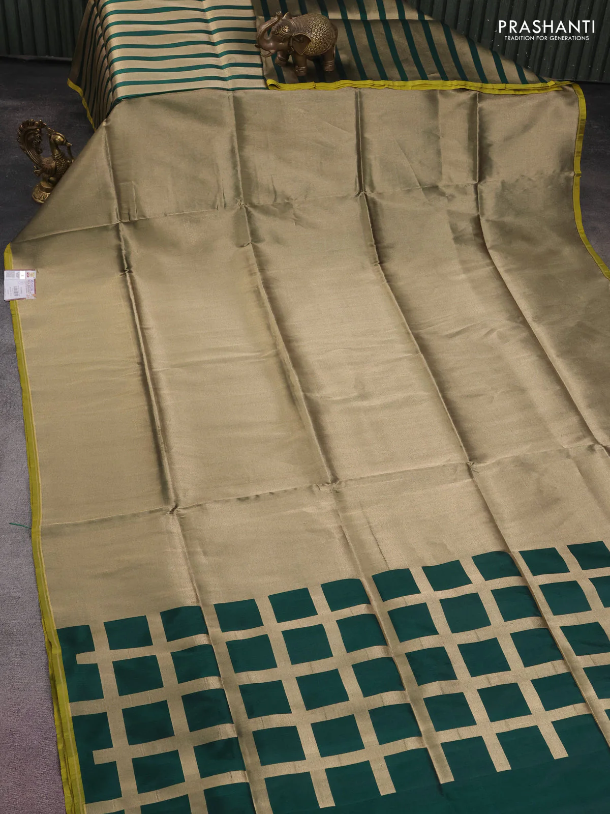 Banarasi tissue partly saree gold and green with plain body and piping border - Image 3