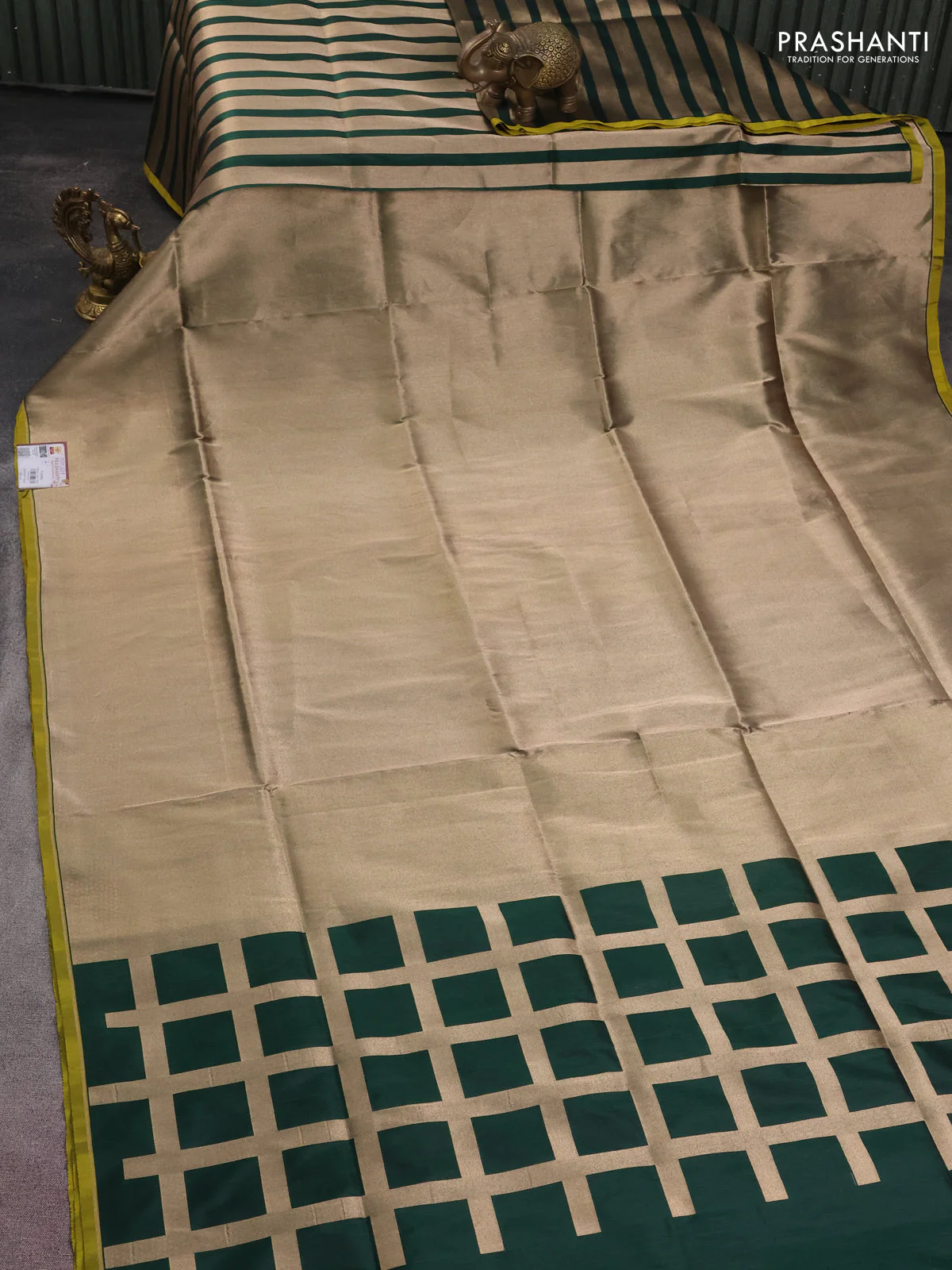 Banarasi tissue partly saree gold and green with plain body and piping border - Image 3