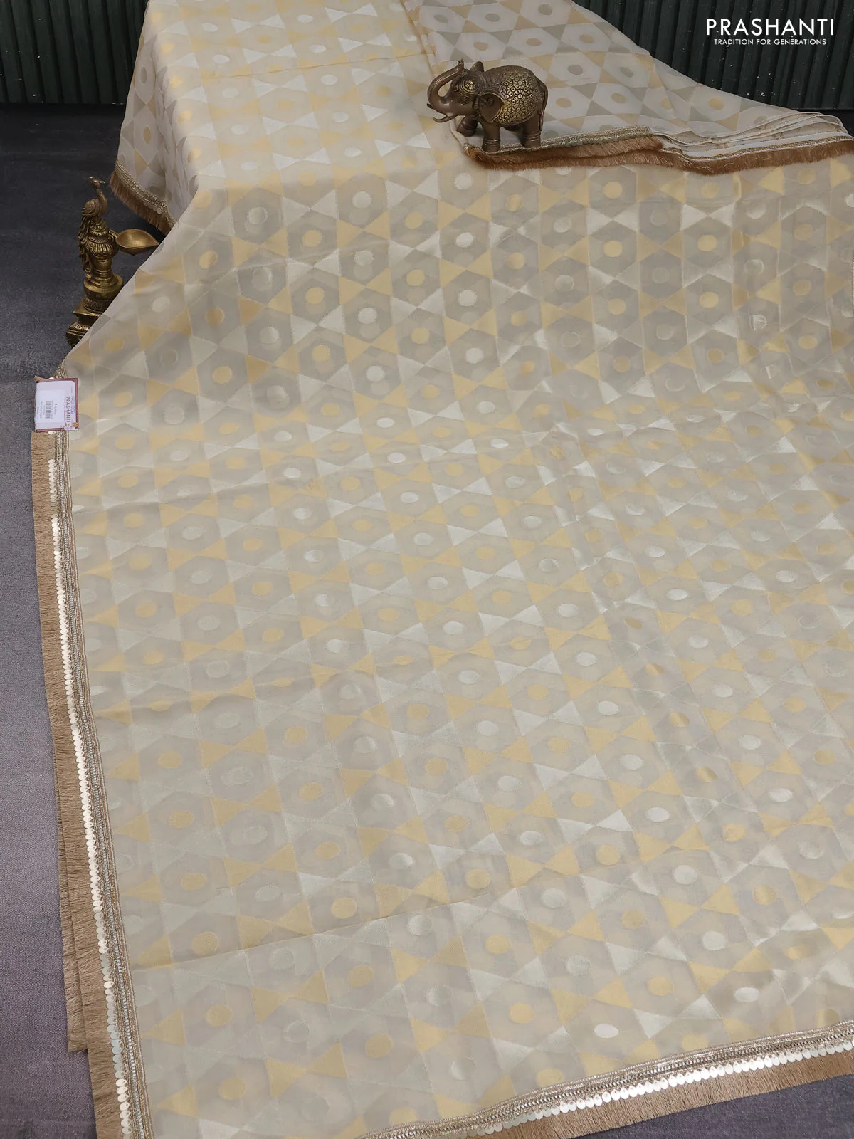 Banarasi tissue saree beige and dark green with allover zari woven geometric wevaes and lace work border - Image 2