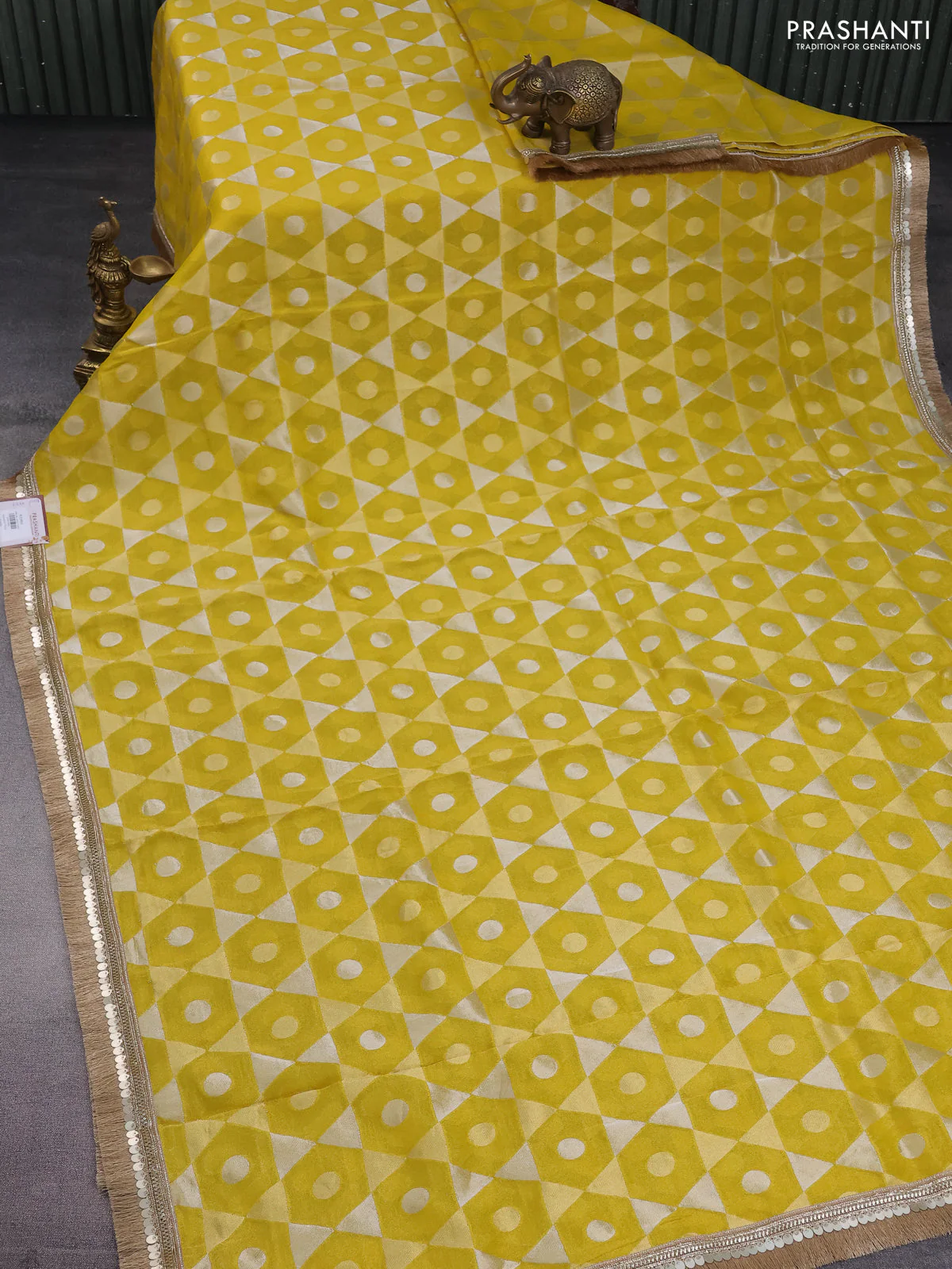 Banarasi tissue saree yellow and violet with allover zari woven geometric wevaes and lace work border - Image 2