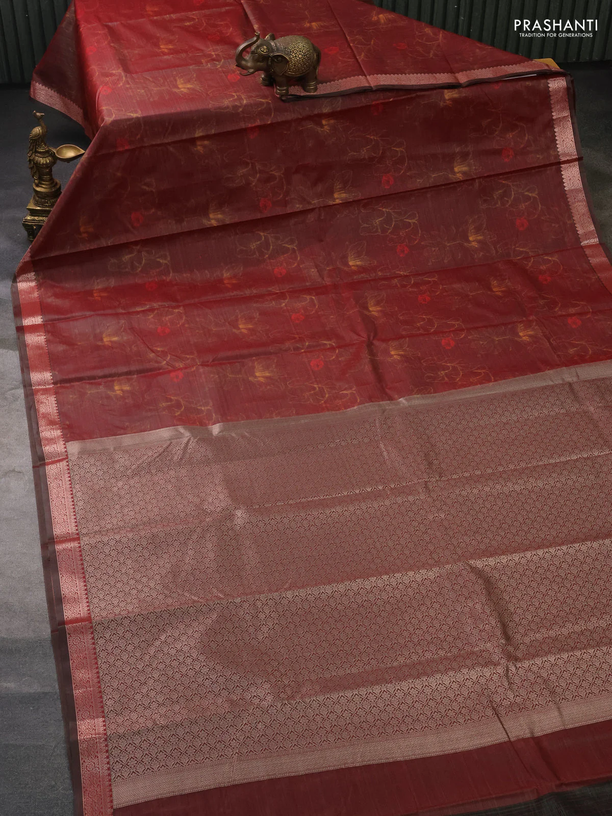 Bangalori semi silk saree dual shade of maroon with allover ikat weaves and zari woven border - Image 2