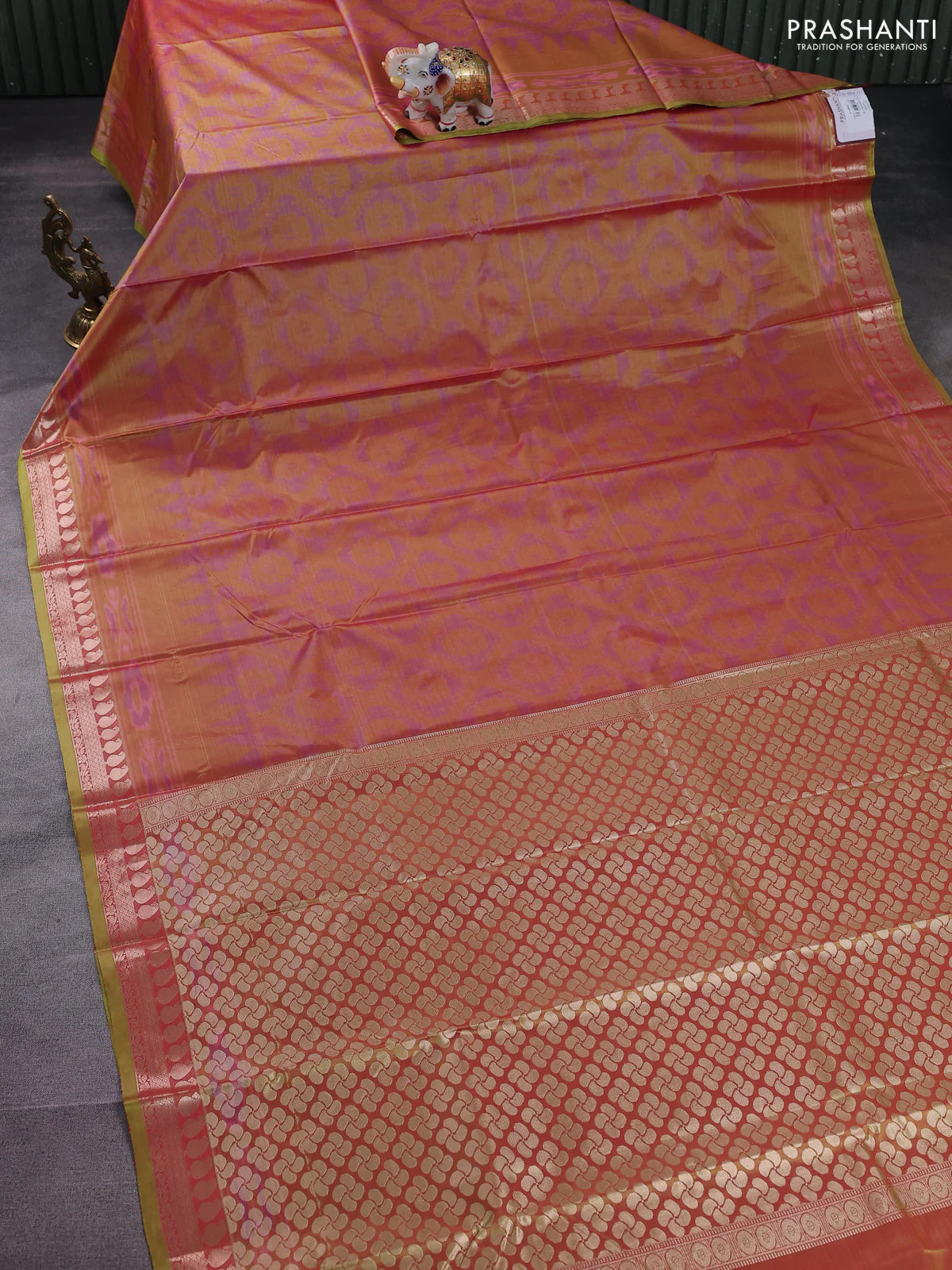 Bangalori semi silk saree dual shade of mehendi green with allover ikat weaves and zari woven border - Image 2