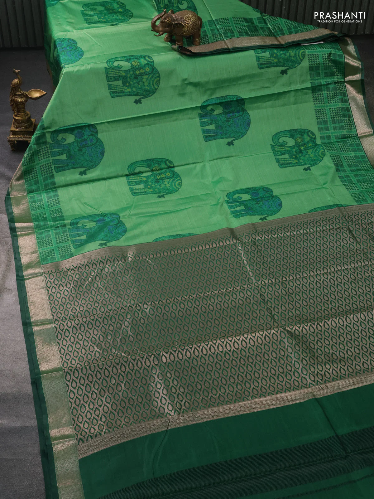 Bangalori semi silk saree green and dark green with allover elephant ikat butta weaves and zari woven border - Image 2