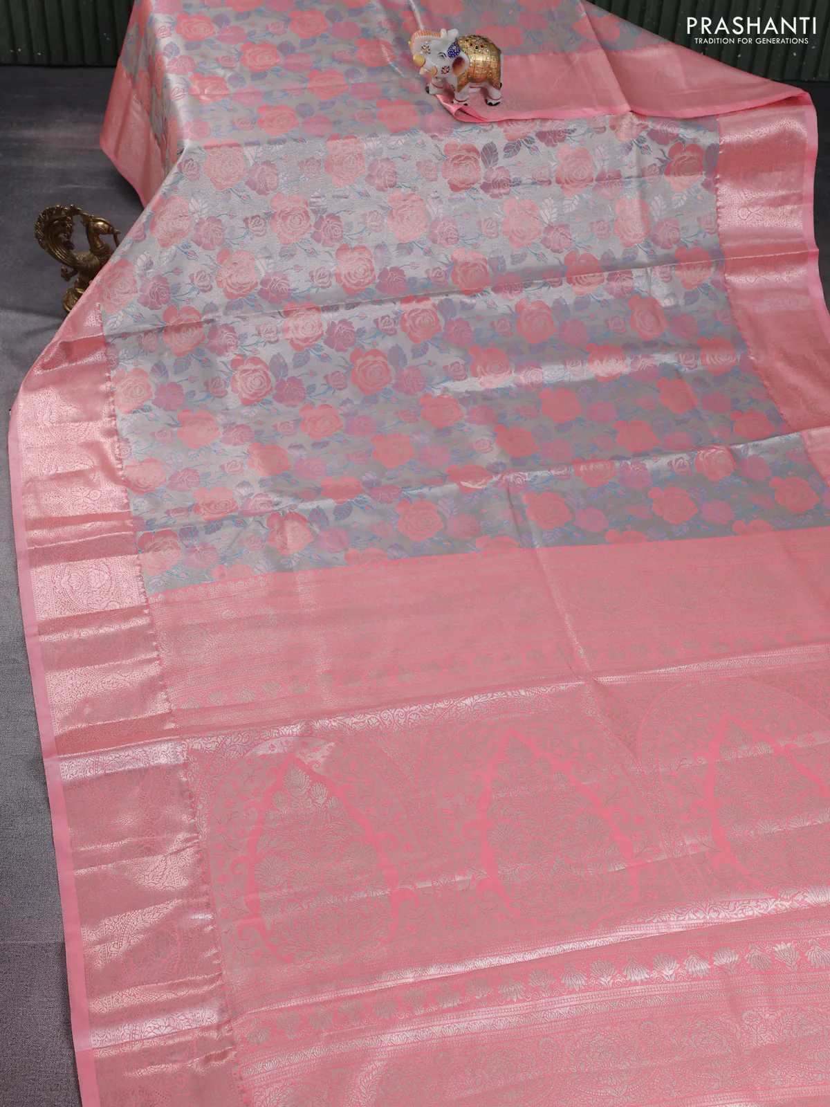 Bangalori tissue silk saree grey and peach pink with zari woven floral design brocade pattern and zari woven border - Image 2
