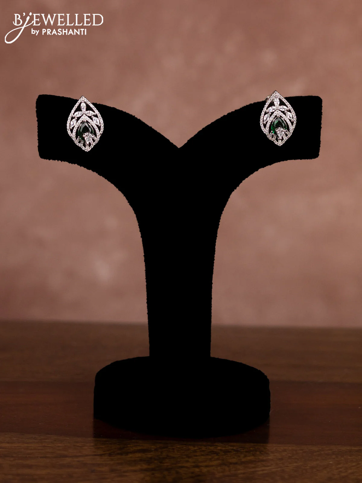 Beaded green choker with emerald and cz stones in zircon finish - Image 2