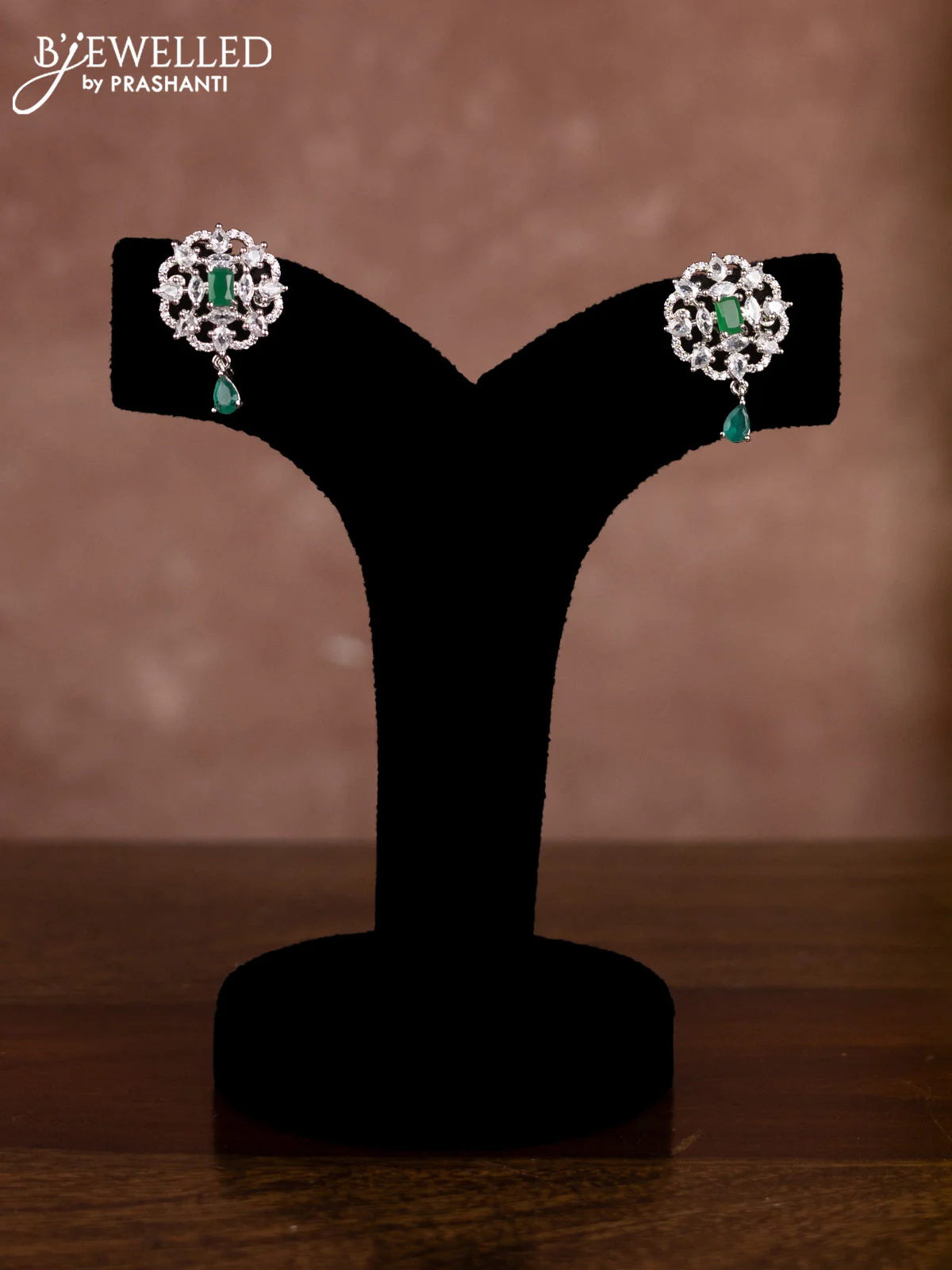 Beaded green necklace with emerald and cz stones in zircon finish - Image 2