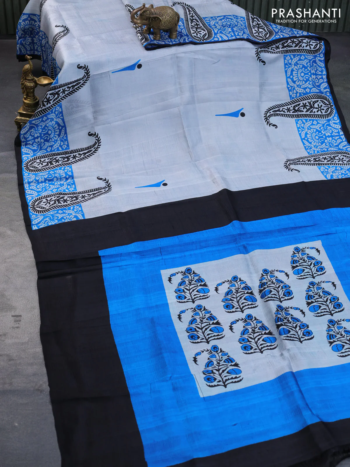 Bishnupuri silk saree pastel grey and black with butta prints and printed border - Image 2