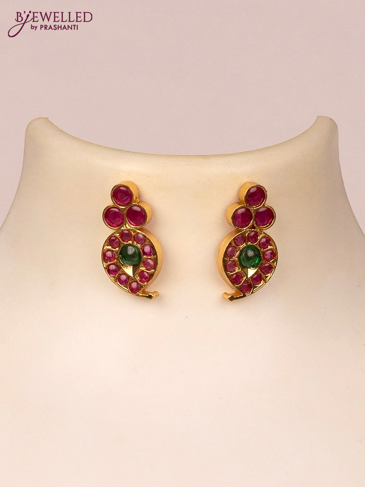Black thread necklace with manga pattern and kemp stones - Image 2