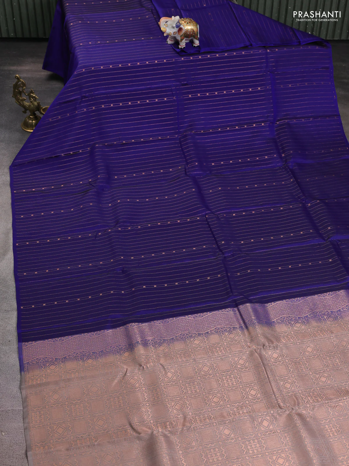 Blue-Grey kanchipuram silk saree with matching neck piece - Image 2