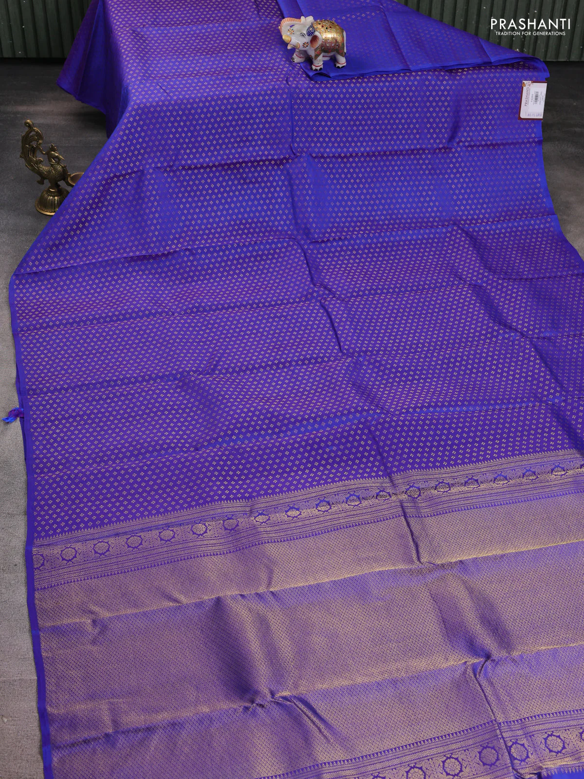Blue Kanchipuram silk saree with matching maanga design antique haaram - Image 2