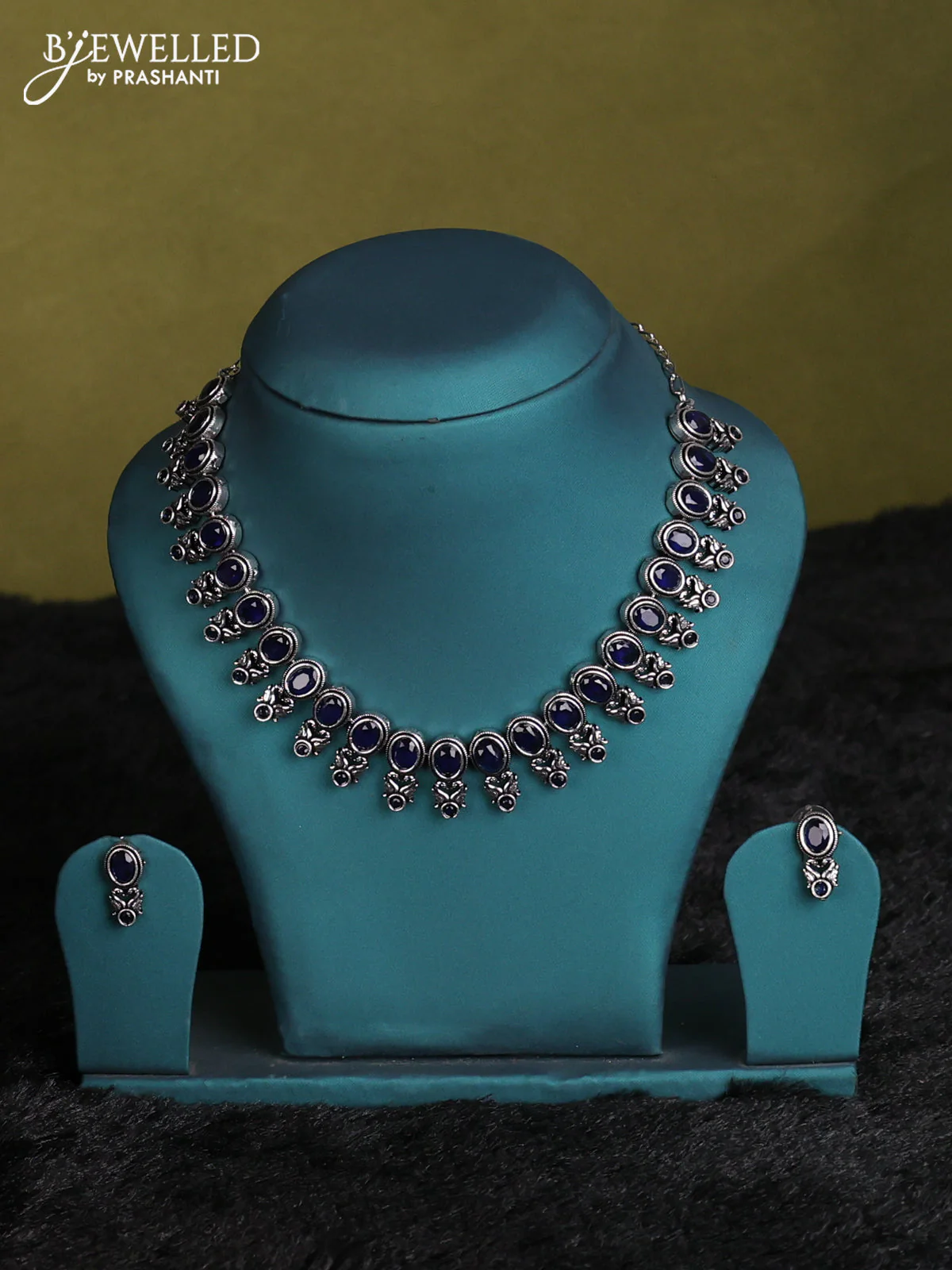 Blue narayanpet cotton saree with matching neck piece - Image 5