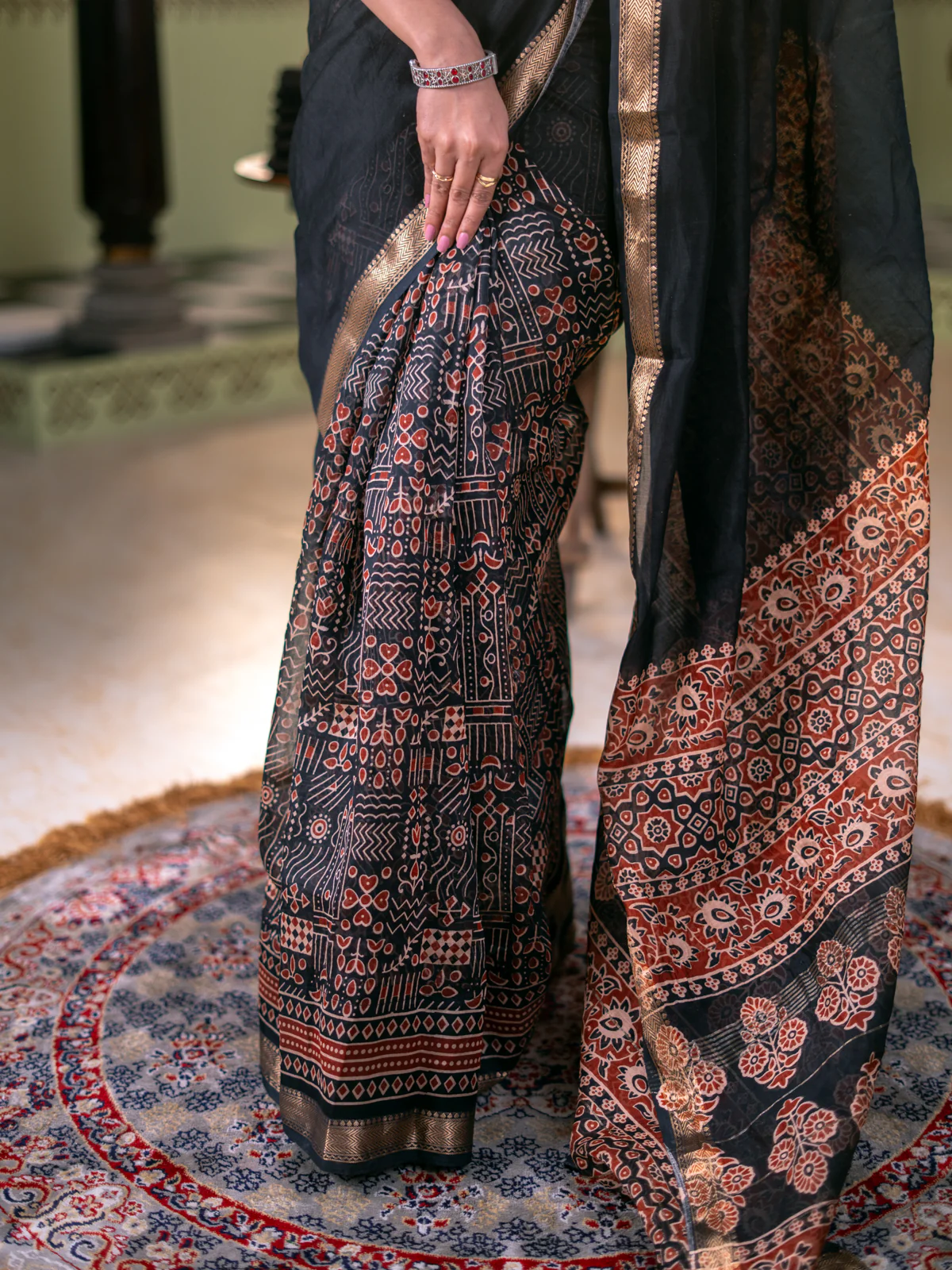 Chanderi bagru partly saree black with plain body and ajrakh printed pallu - Image 4