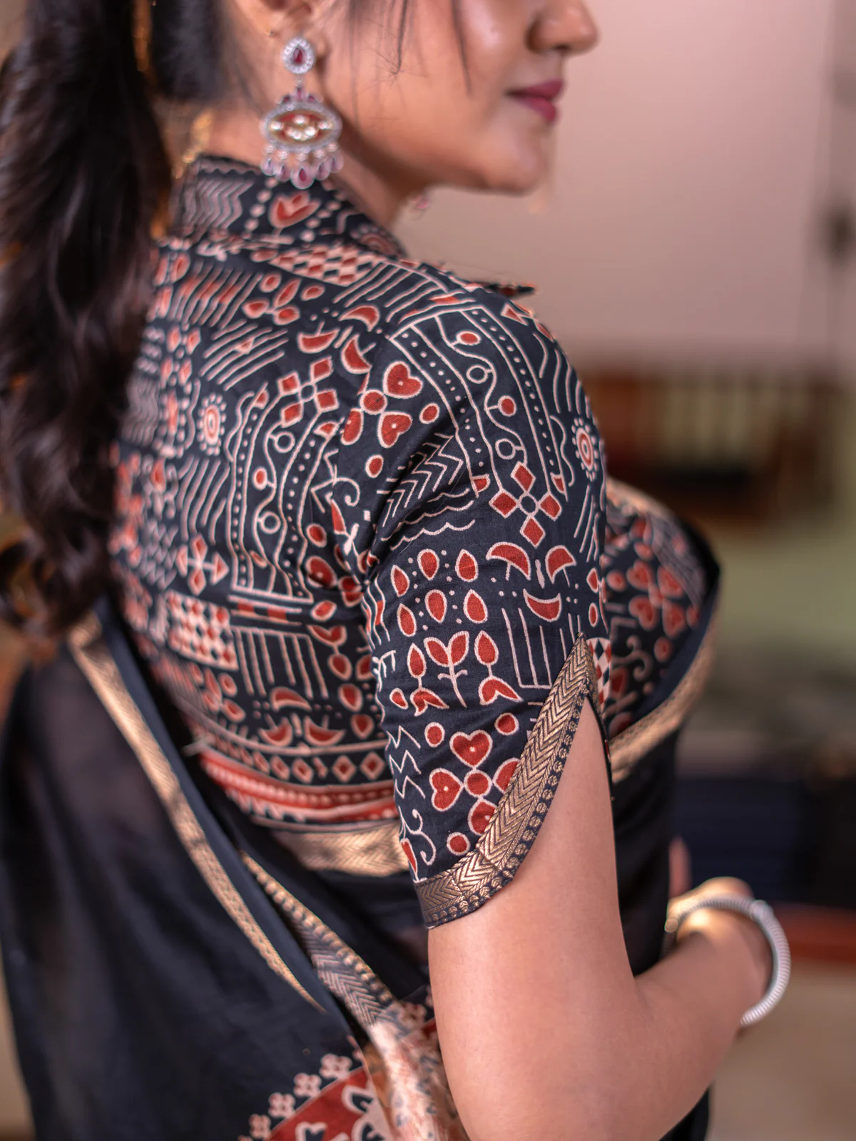 Chanderi bagru partly saree black with plain body and ajrakh printed pallu - Image 6