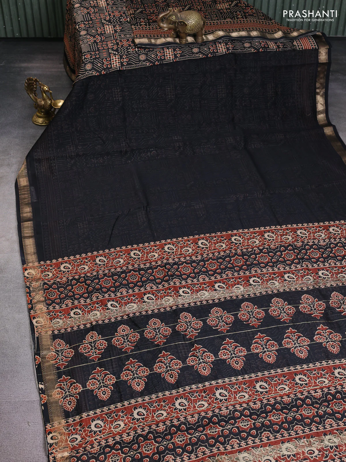 Chanderi bagru partly saree black with plain body and ajrakh printed pallu - Image 8