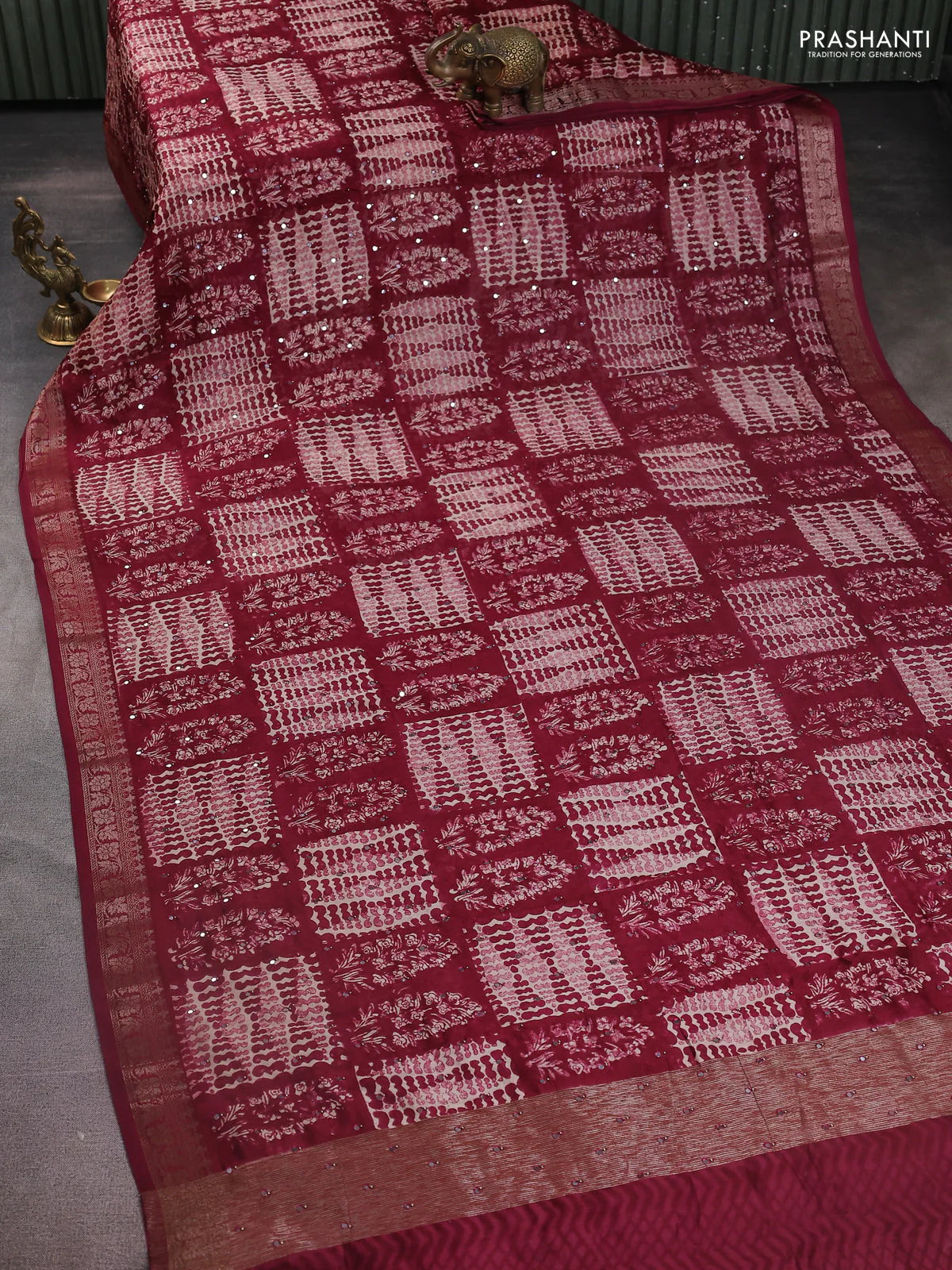 Chanderi silk cotton saree dark magenta pink with allover prints & mirror work and zari woven border - Image 2