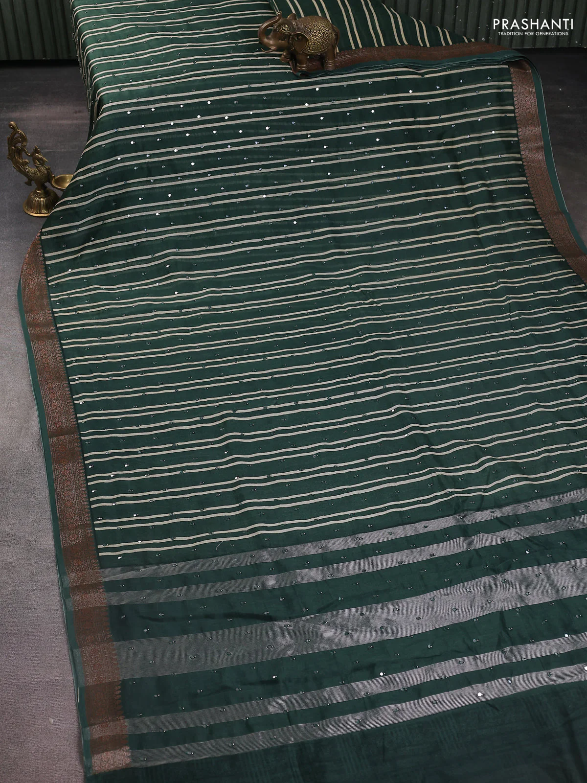 Chanderi silk cotton saree green with stripes pattern & mirror work and zari woven border - Image 2