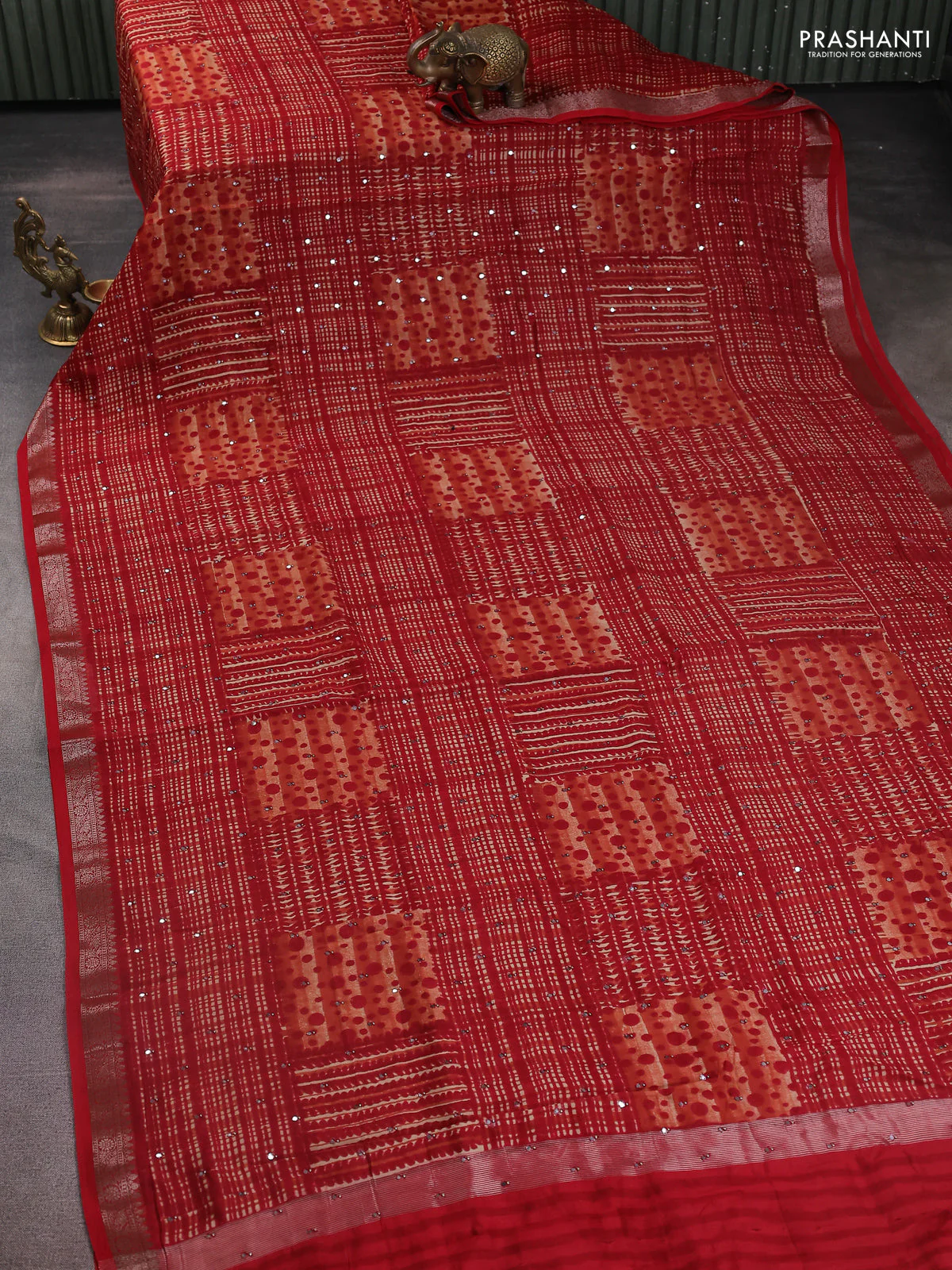 Chanderi silk cotton saree maroon with allover prints & mirror work and zari woven border - Image 2