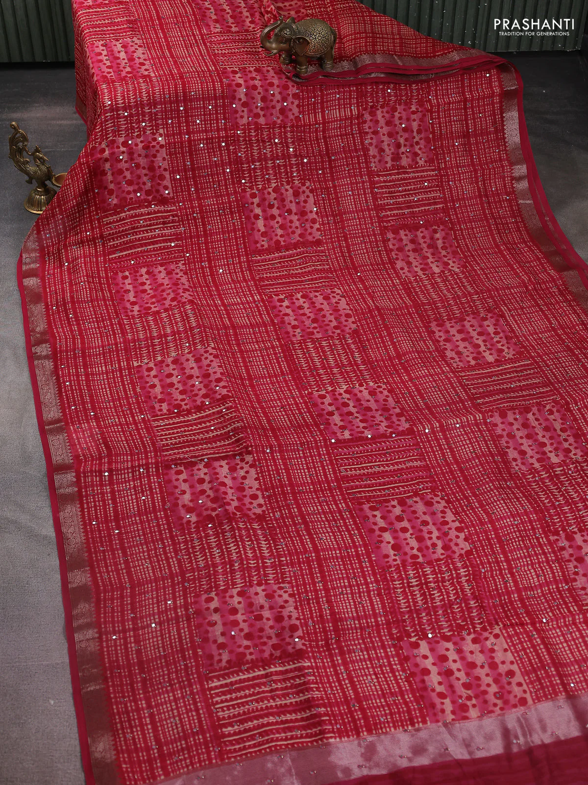 Chanderi silk cotton saree pink shade with allover prints & mirror work and zari woven border - Image 2