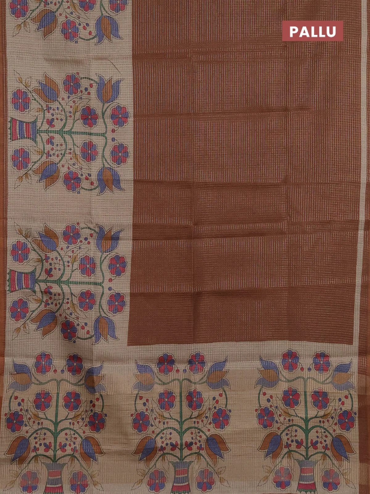 Chappa saree brown and beige with allover small zari checked pattern and floral digital printed pallu - Image 3