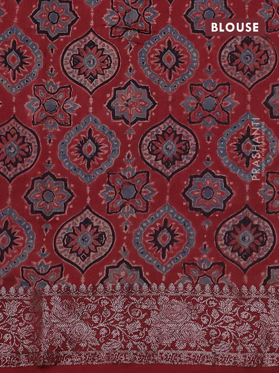 Chiniya silk saree green and maroon with plain body and woven border - Image 3