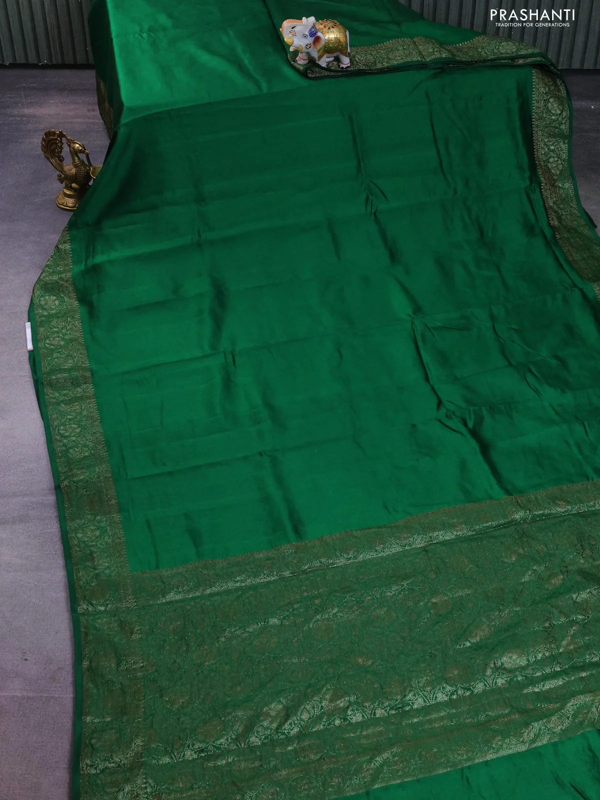 Chiniya silk saree green with plain body and woven border - Image 2