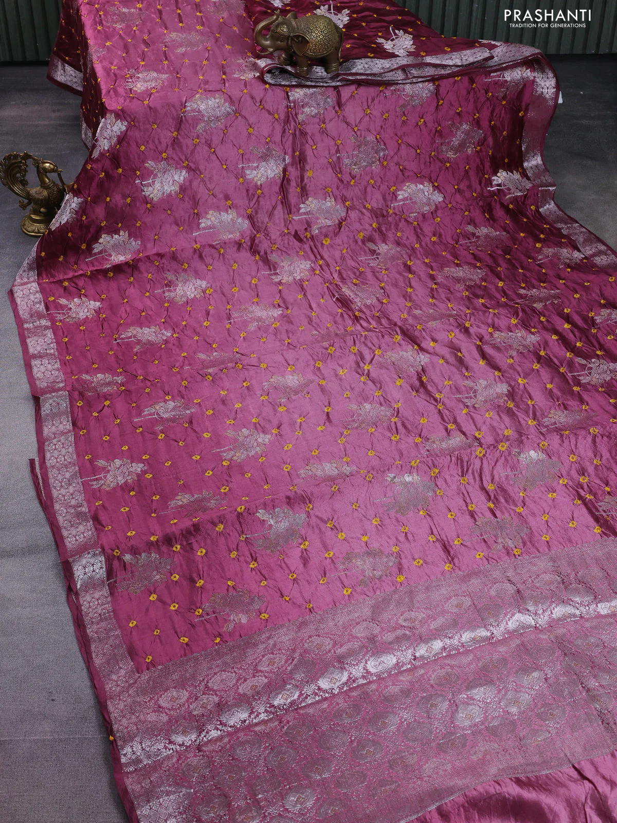 Chiniya silk saree mauve pink with allover silver zari buttas & bandhini prints and silver zari woven border - Image 2