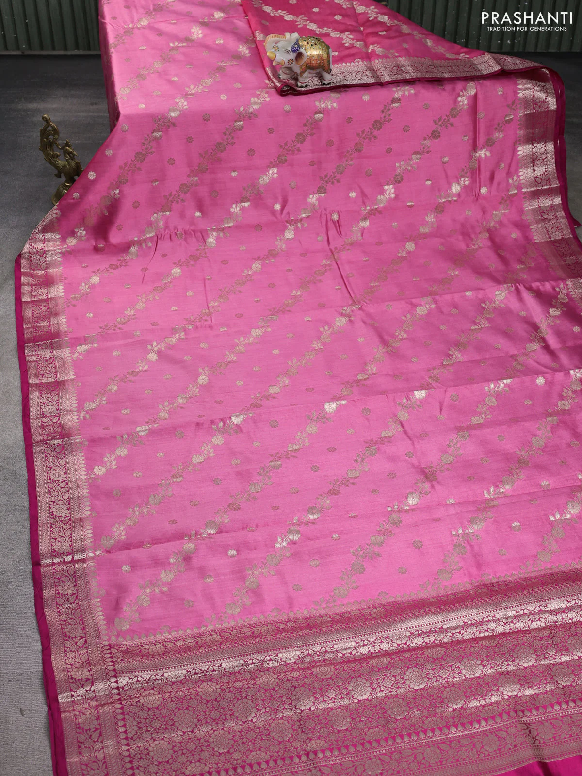 Chiniya silk saree pink and dark pink with allover zari weaves and zari woven border - Image 2