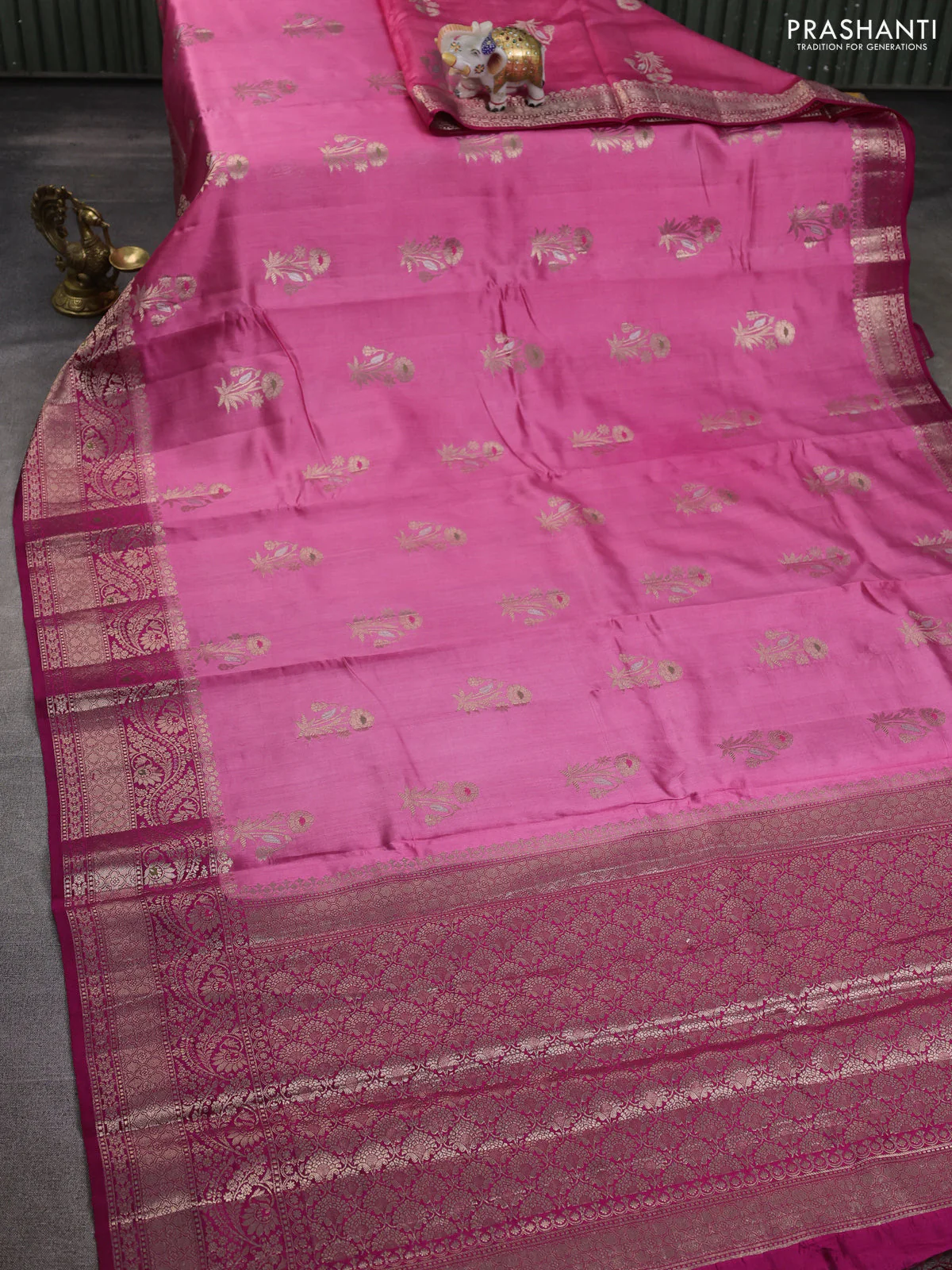 Chiniya silk saree pink and dark pink with floral zari woven buttas and zari woven border - Image 2