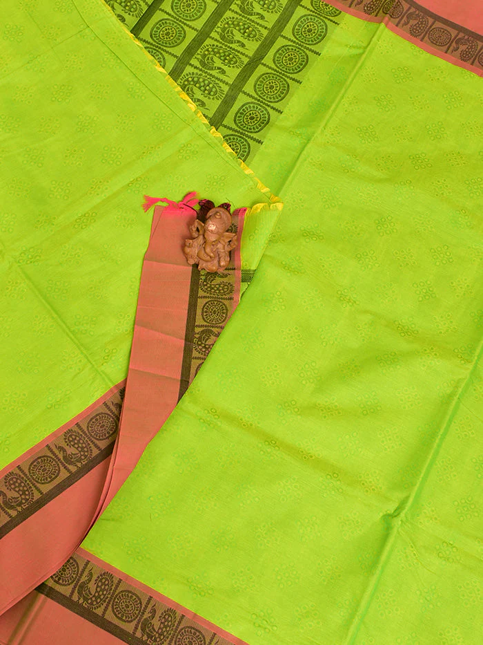 Coimbatore Cotton Green Fancy Emboss Saree with Thread Woven Border - Image 2