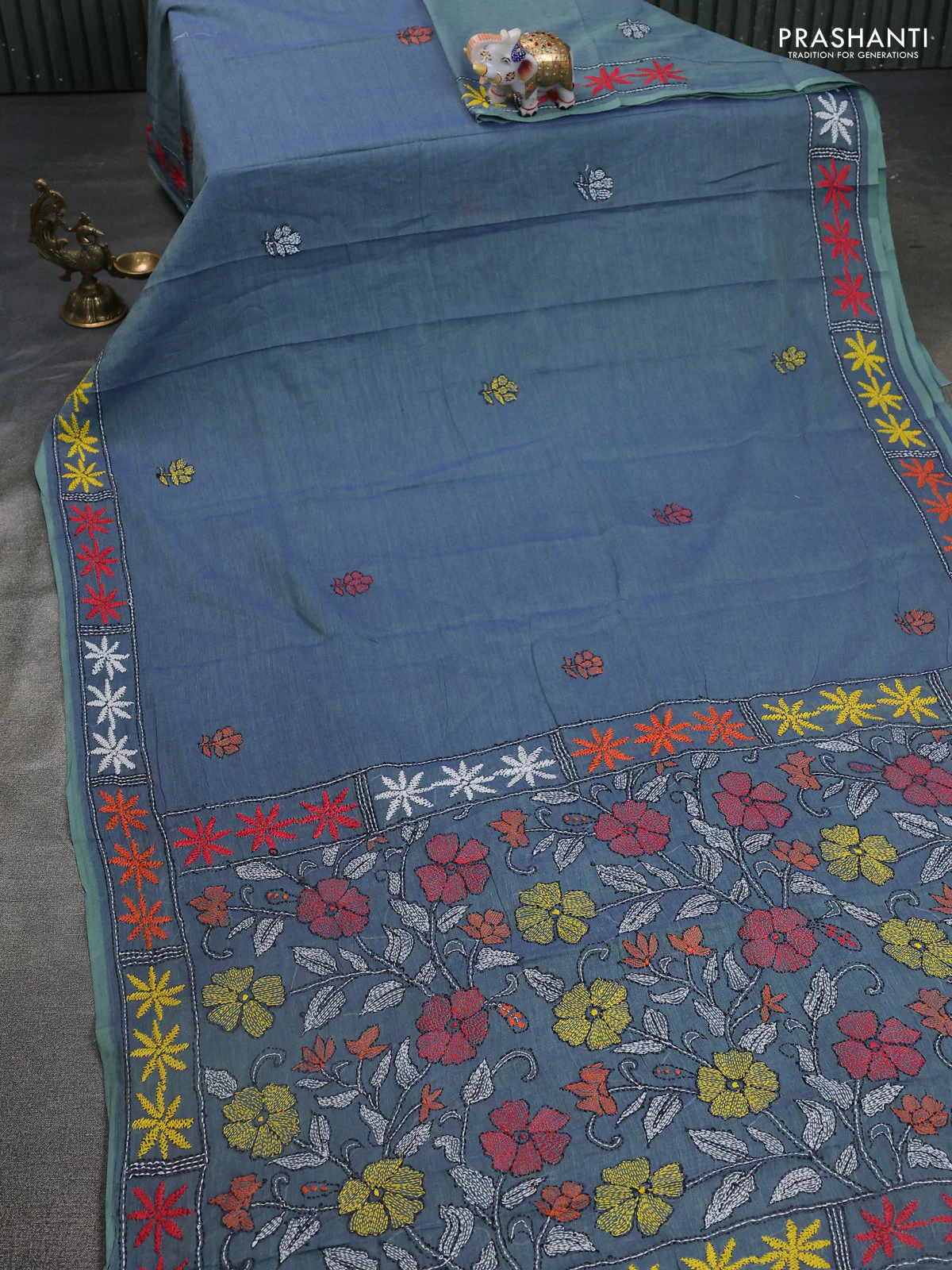 Cotton saree dual shade of blue and pastel green with kantha stitch work and kantha stitch work pallu - Image 2